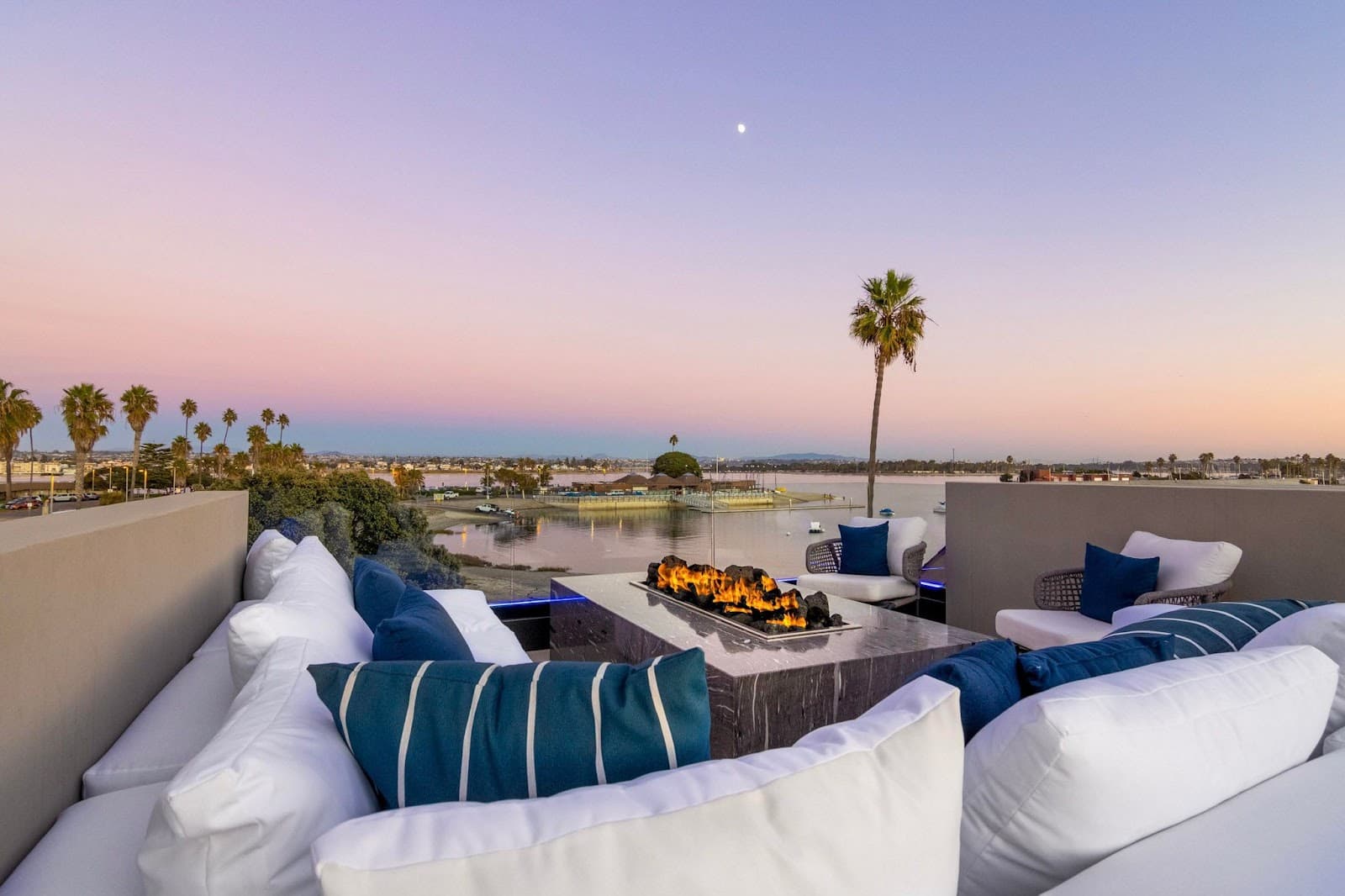 San Diego, California, USA — 4-Bed Cabin With Hot Tub — photo 1