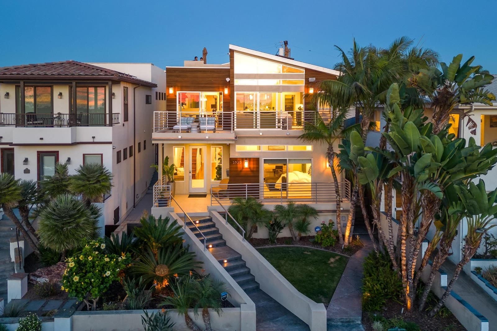 San Diego, California, USA — 4-Bed Villa With Fireplace — photo 1