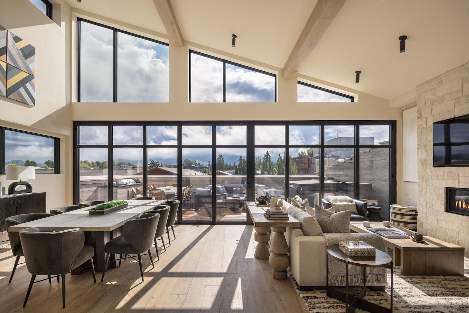 Jackson Hole, Wyoming, USA — 3-Bed Apartment With Mountain Views — photo 1