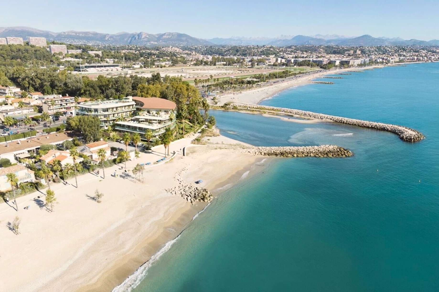 Villeneuve-Loubet, Côte d'Azur, France — 2-Bed Apartment With Pool — photo 3