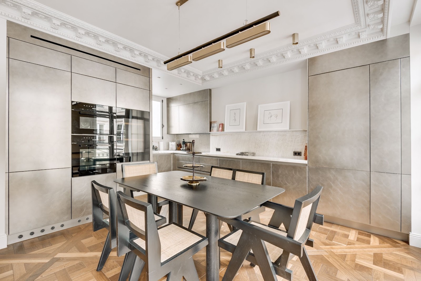 7th Arrondissement, Paris, France — 2-Bed Apartment — photo 2