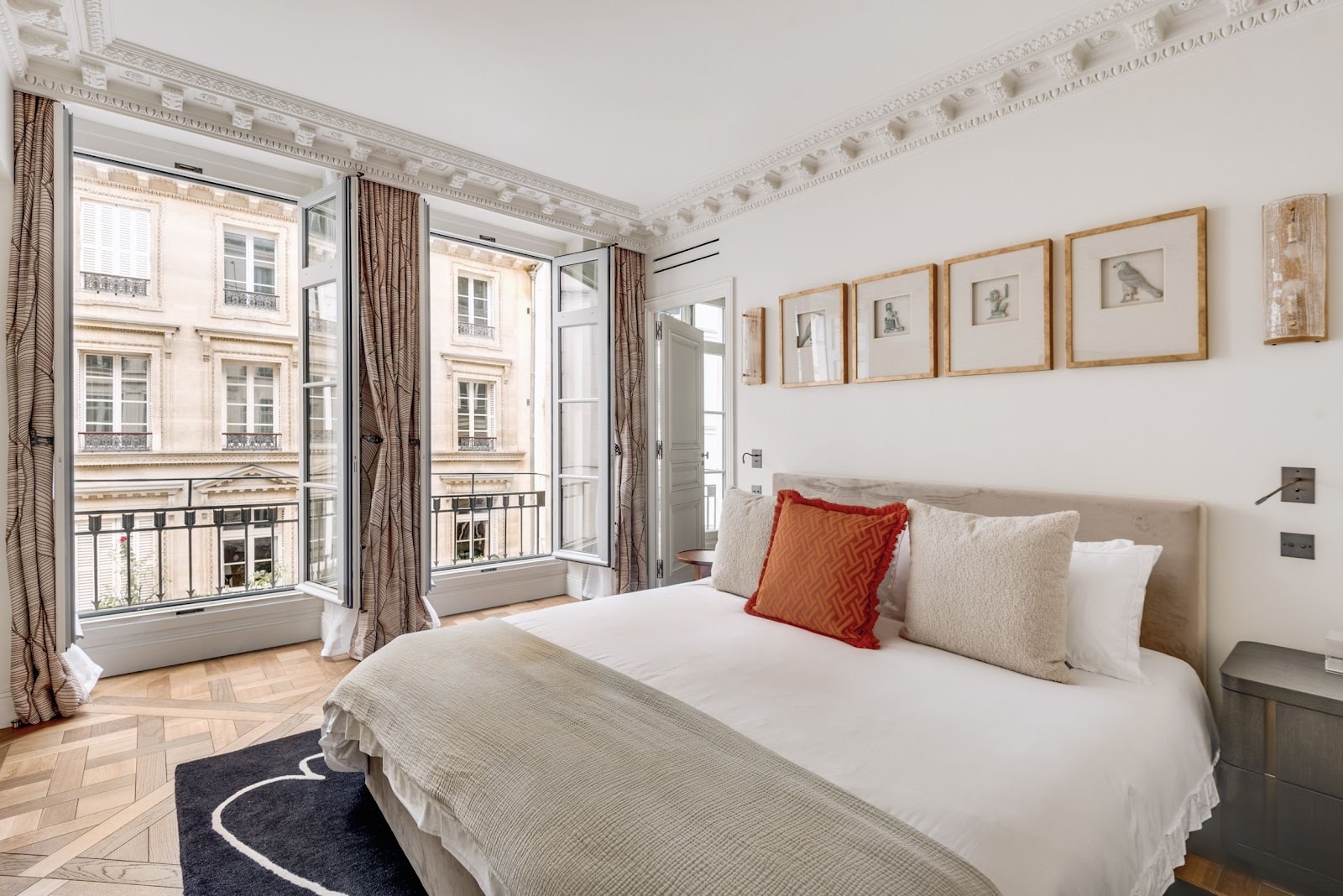 7th Arrondissement, Paris, France — 2-Bed Apartment — photo 3