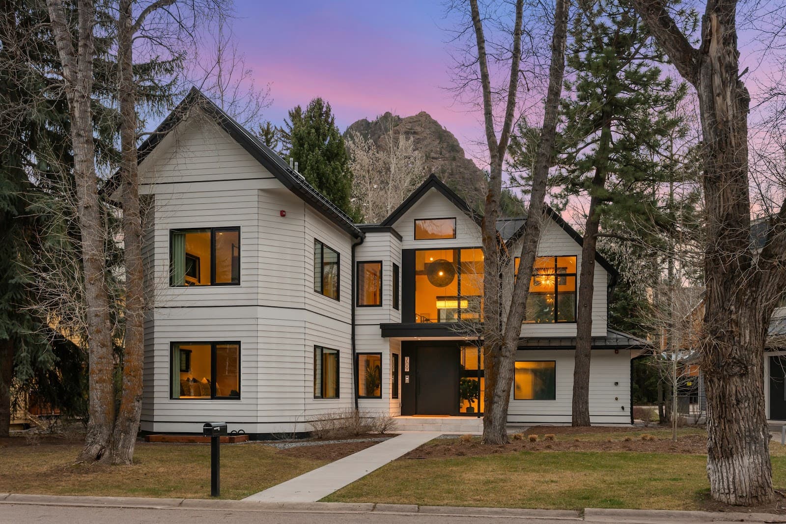 Aspen, Colorado, USA — 5-Bed House With Hot Tub 3