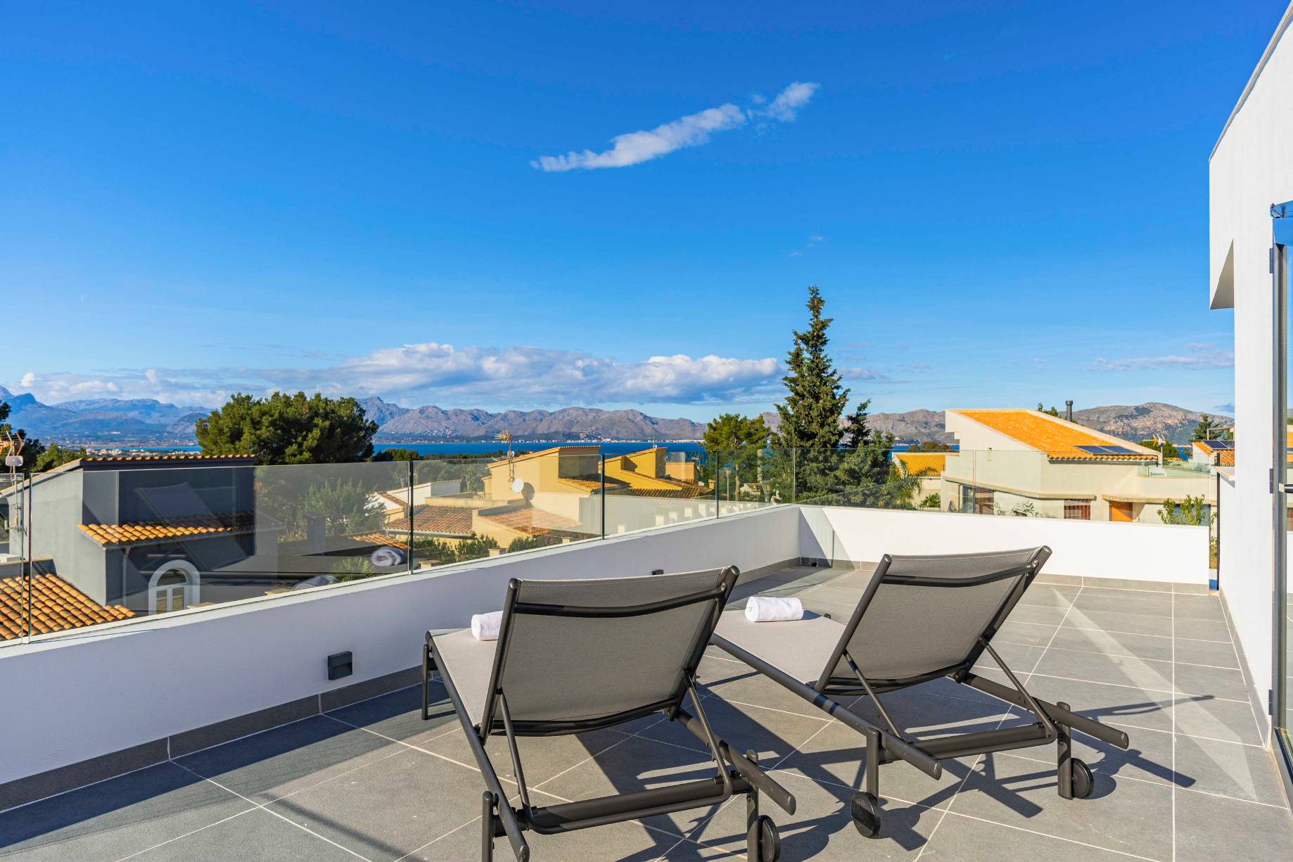 Bonaire, Mallorca, Spain — 3-Bed Villa With Sea Views & Roof Terrace — photo 3