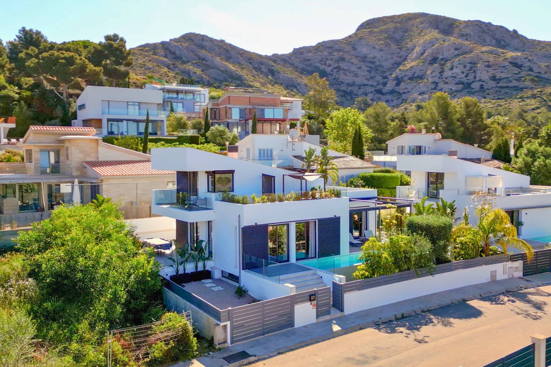 Bonaire, Mallorca, Spain — 3-Bed Villa With Sea Views & Roof Terrace — photo 1