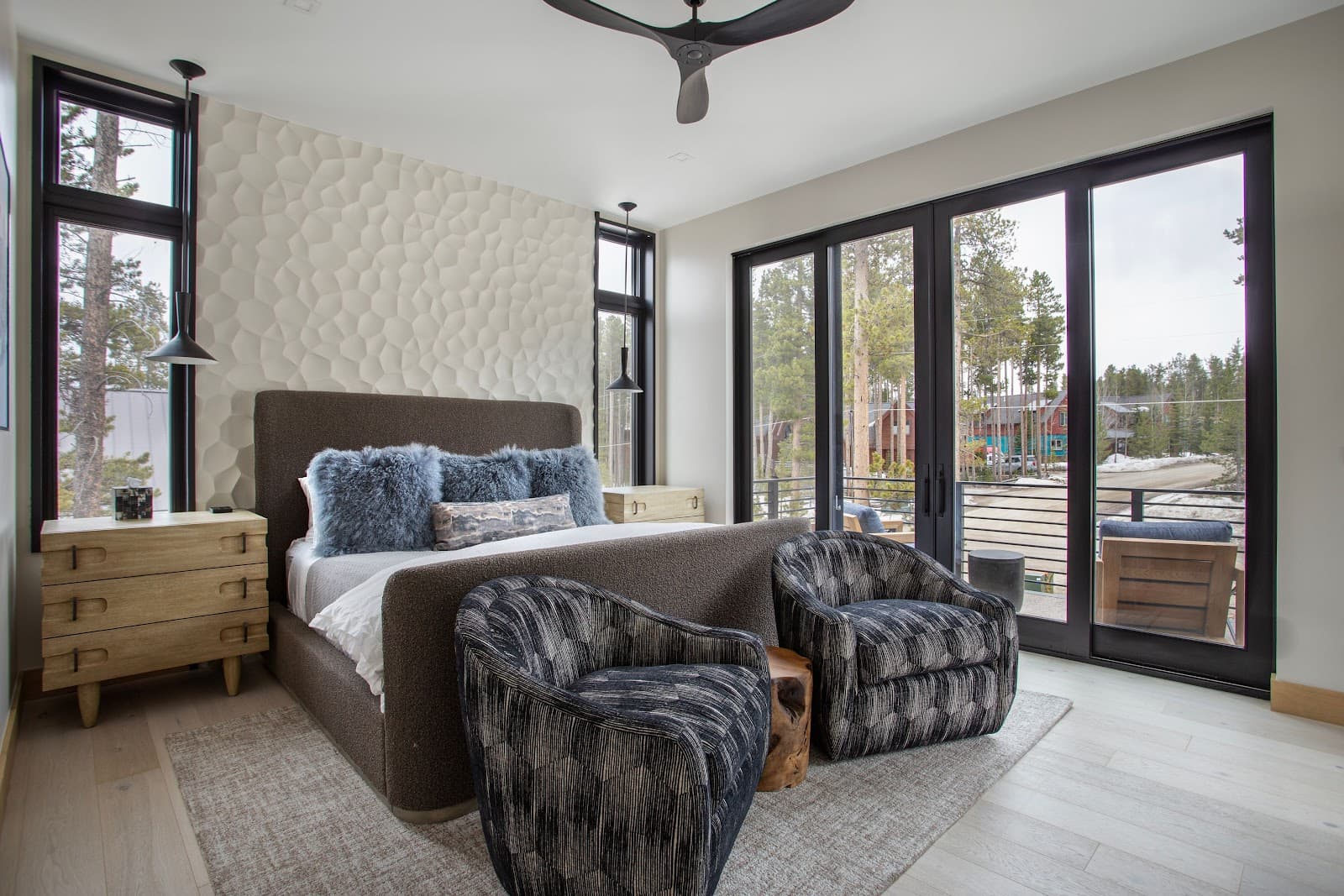 Breckenridge, Colorado, USA — 4-Bed House With Mountain Views 3