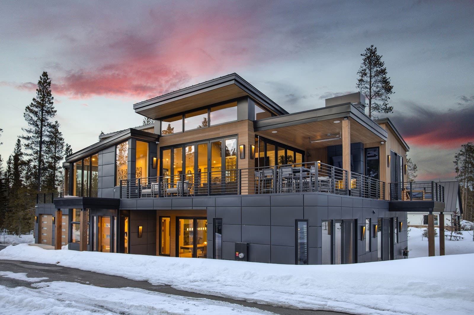 Breckenridge, Colorado, USA — 4-Bed House With Mountain Views