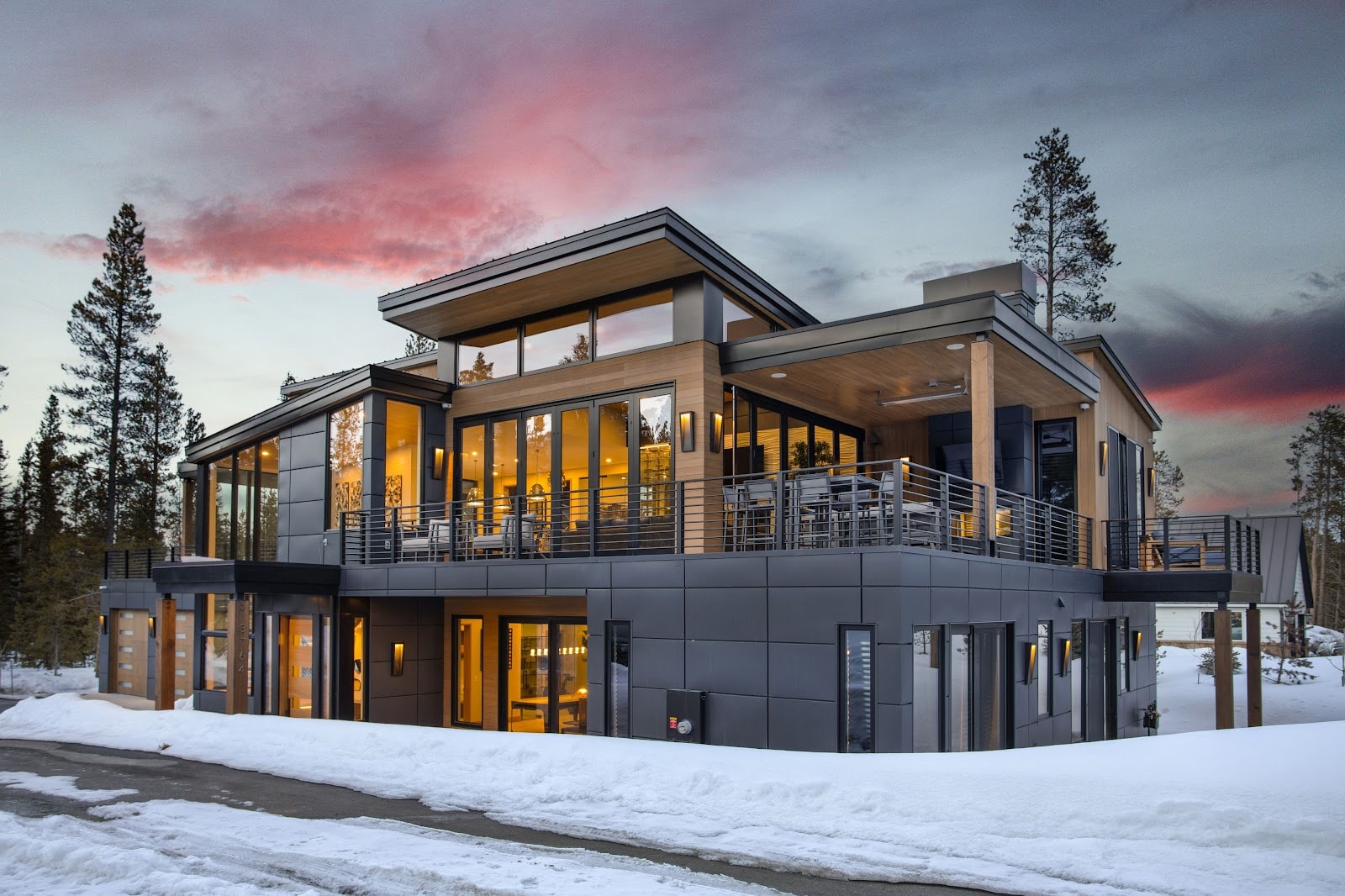 Breckenridge, Colorado, USA — 4-Bed House With Mountain Views — photo 1