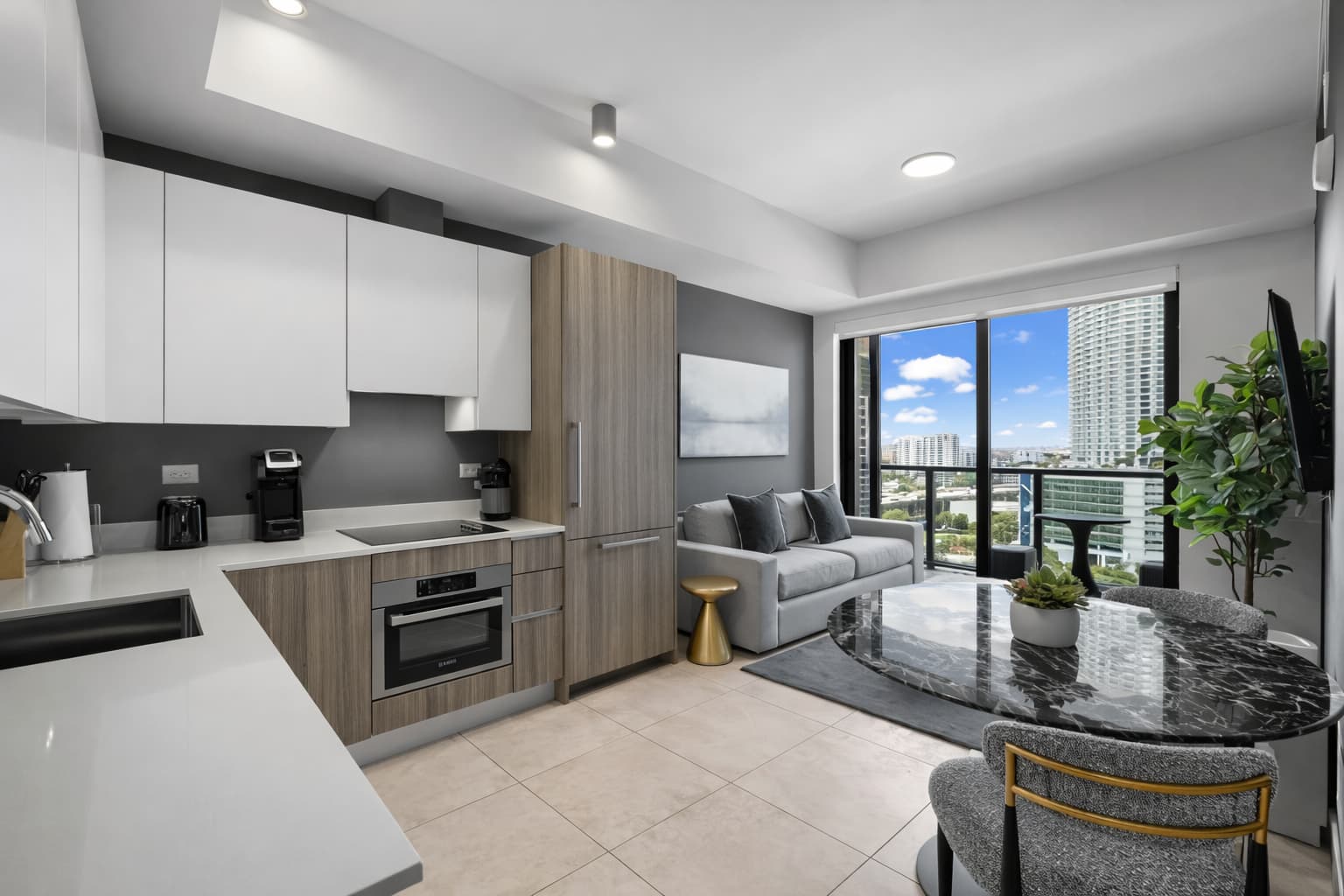 Miami, Florida, EE. UU. — Apartamento con 1 dormitorio y piscina — photo 2
