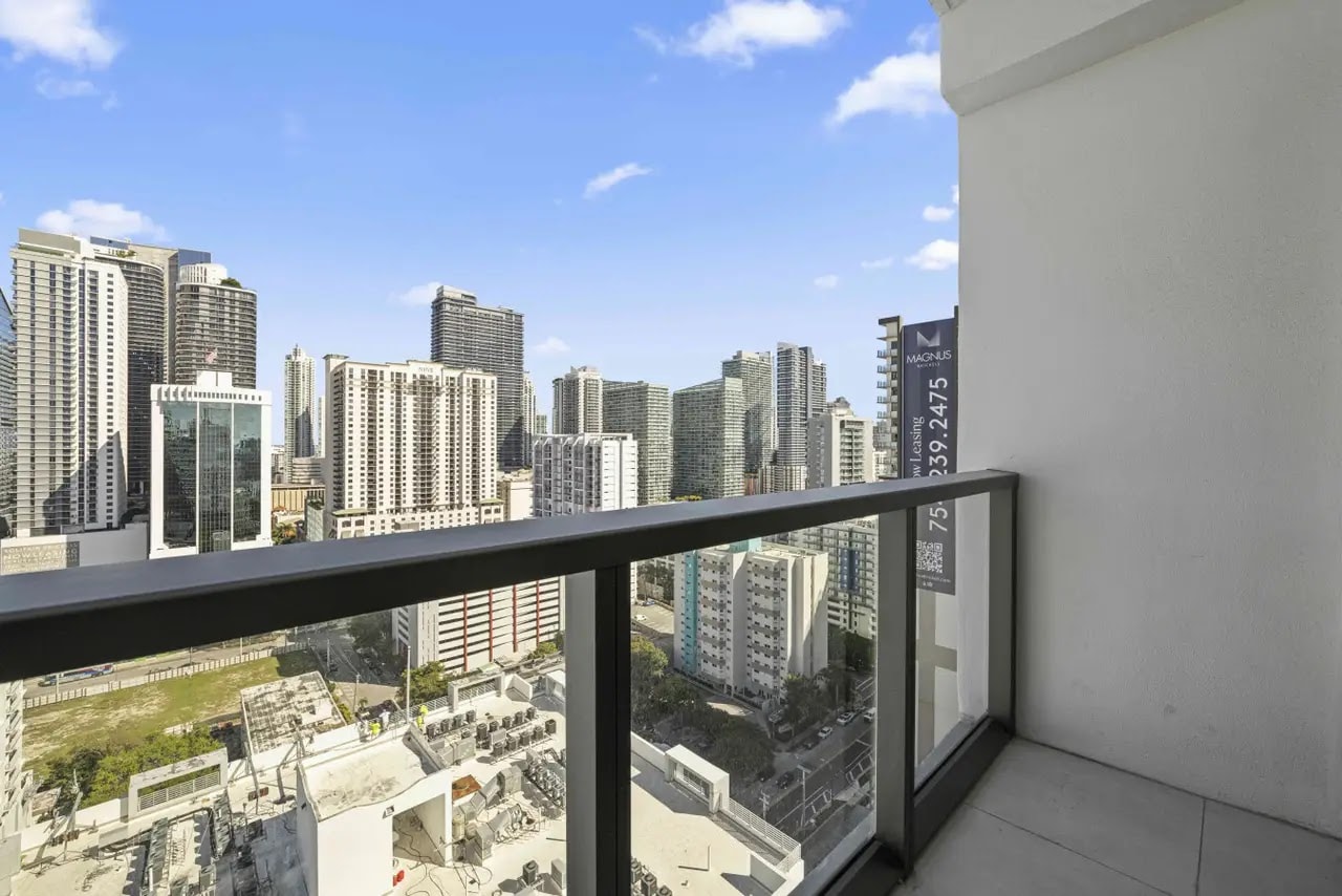 Miami, Florida, EE. UU. — Apartamento con 1 dormitorio y piscina — photo 1