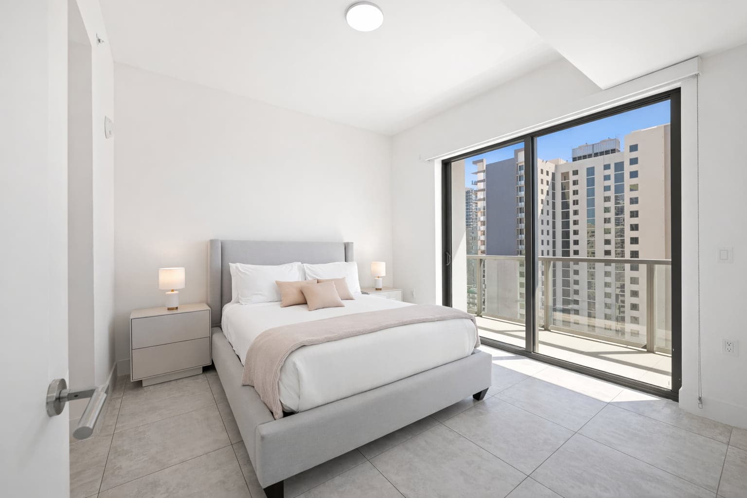 Miami, Florida, USA — 2-Bed+Den Apartment With Pool 3