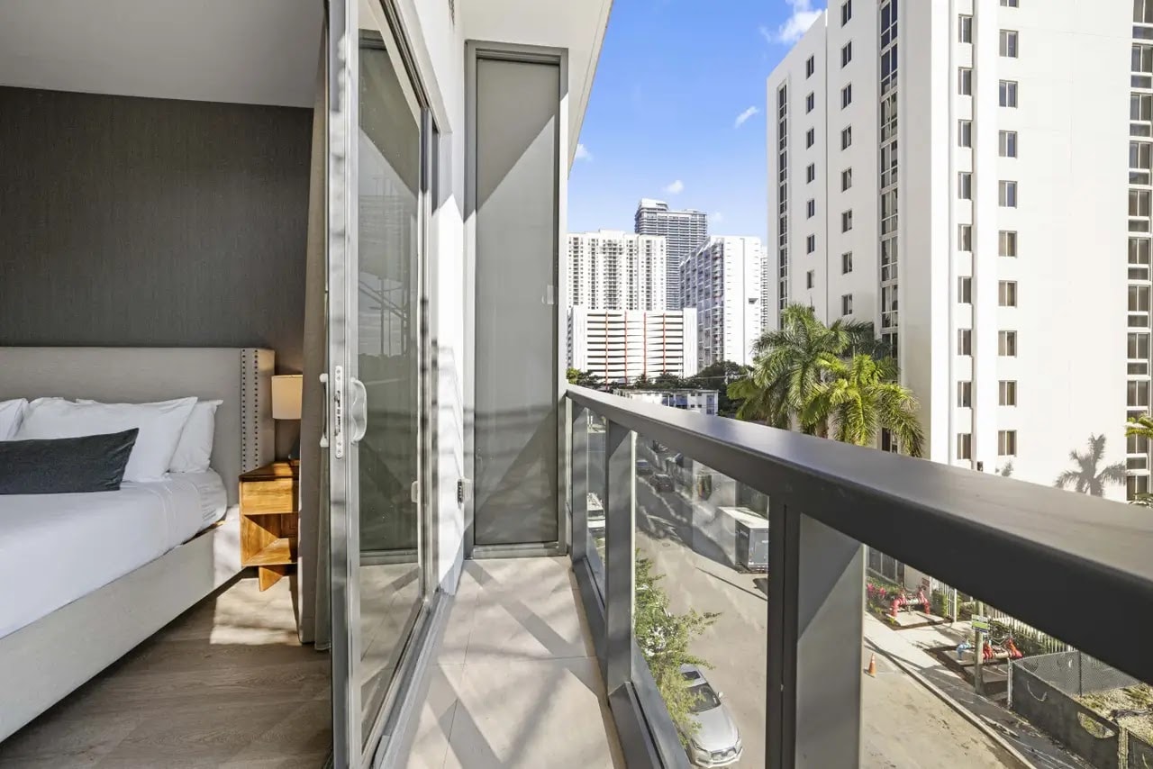 Miami, Florida, EE. UU. — Estudio con piscina — photo 3