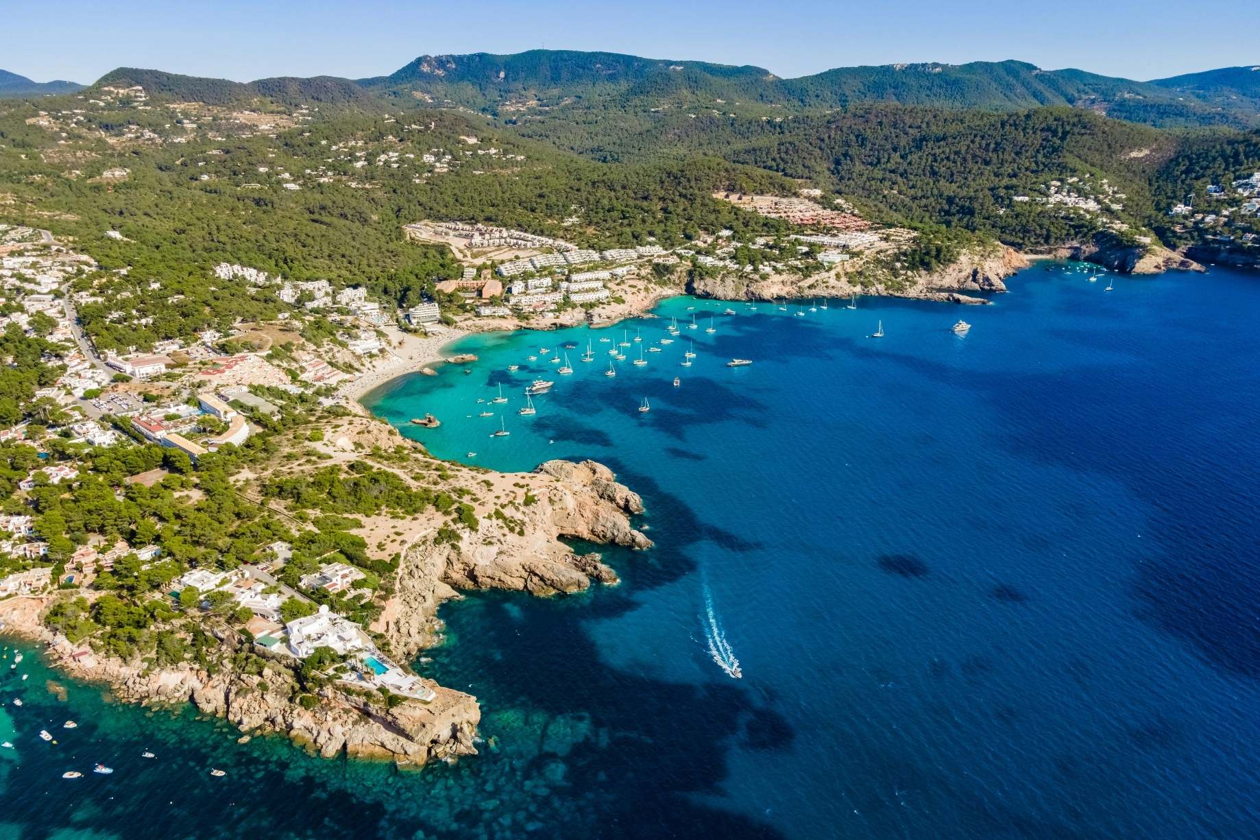 Cala Tarida, Ibiza, Spanien — Villa mit 3 Schlafzimmern, Dachterrasse und Meerblick 3