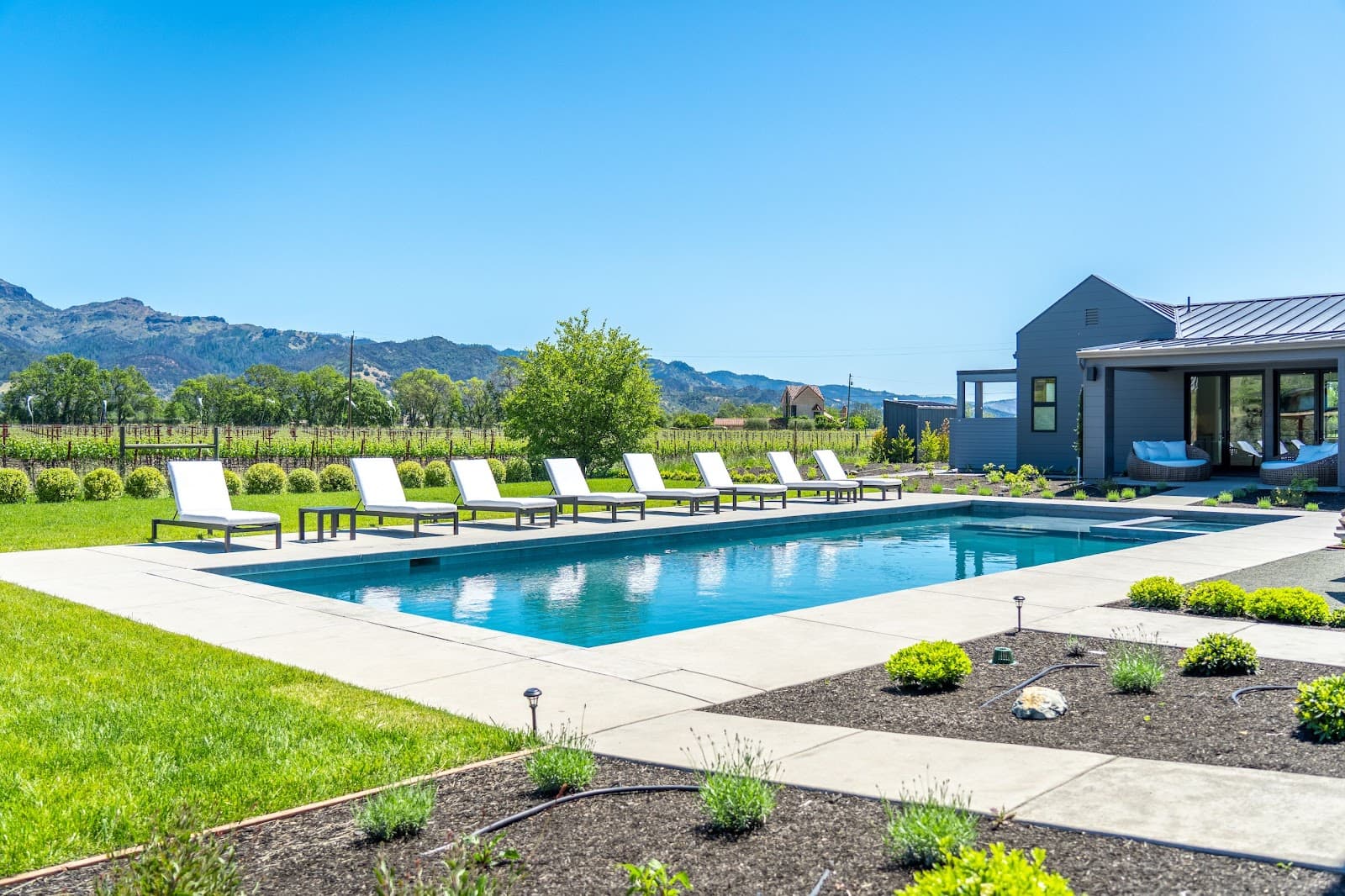 Calistoga, California, USA — 7-Bed Estate With Pool