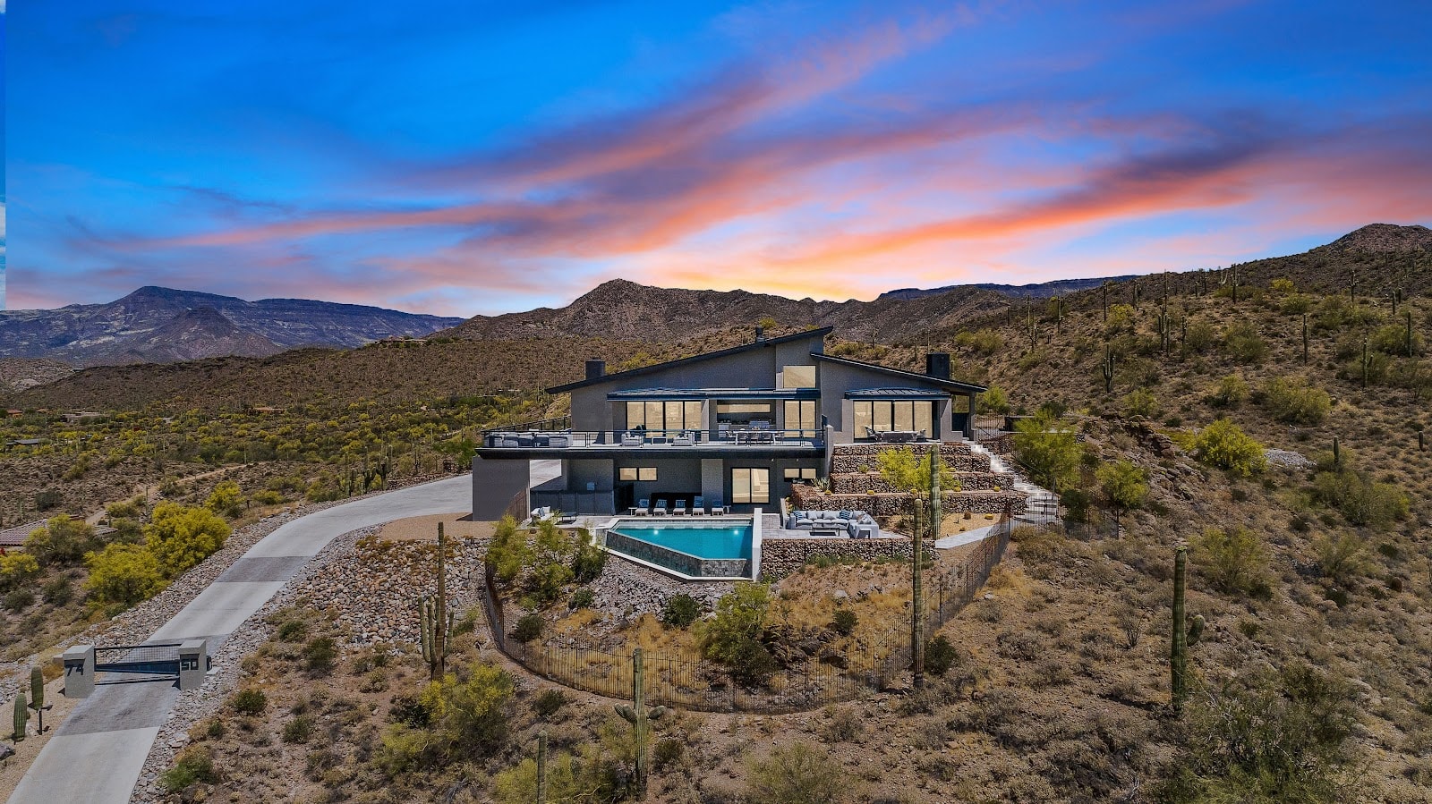 Cave Creek, Arizona, États-Unis — Maison avec 4 chambres et jacuzzi — photo 1