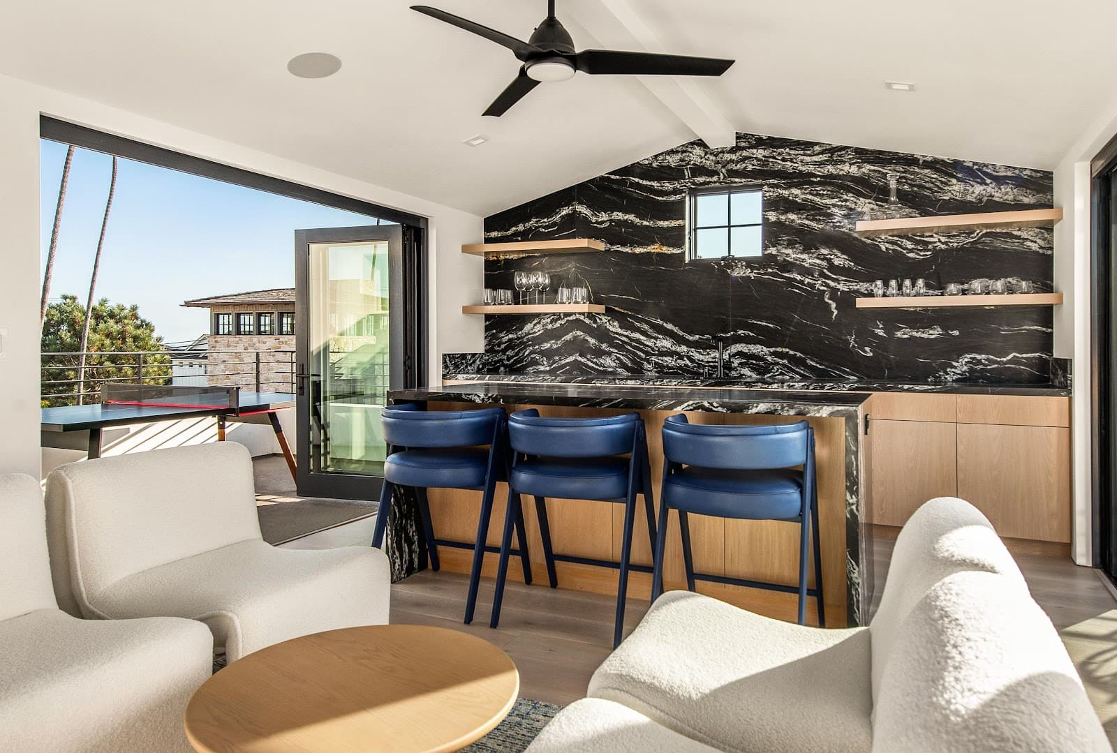 Corona Del Mar, California, USA — 4-Bed Farmhouse With Hot Tub 3