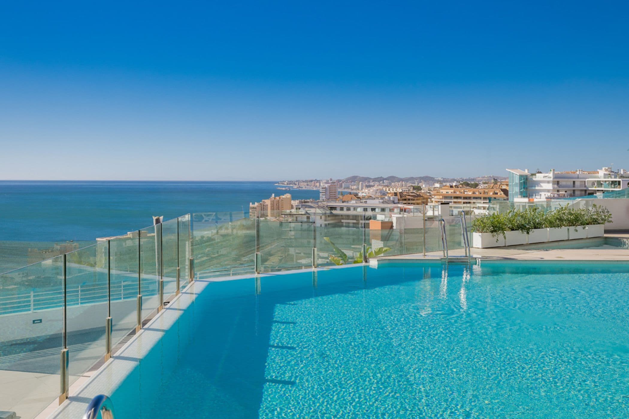 Fuengirola, Costa del Sol, Espagne — Appartement De 3 Chambres Avec Vue Mer