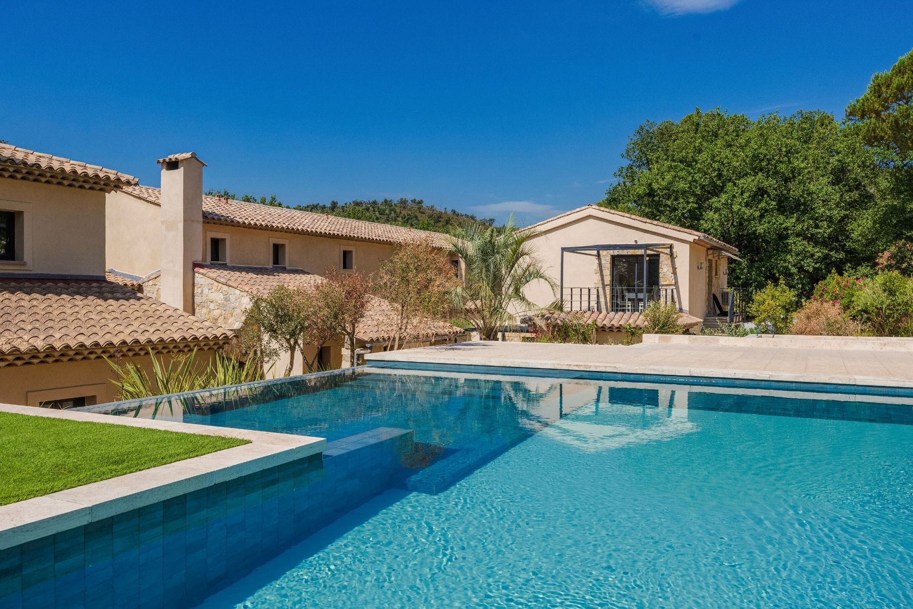 Grimaud, Côte d'Azur, France — 2-Bed Maisonette With Sunny Terrace & Heated Pool — photo 1