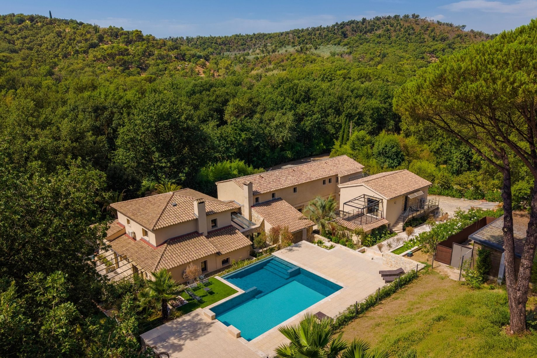 Grimaud, Côte d'Azur, France — 2-Bed Maisonette With Sunny Terrace & Heated Pool — photo 2
