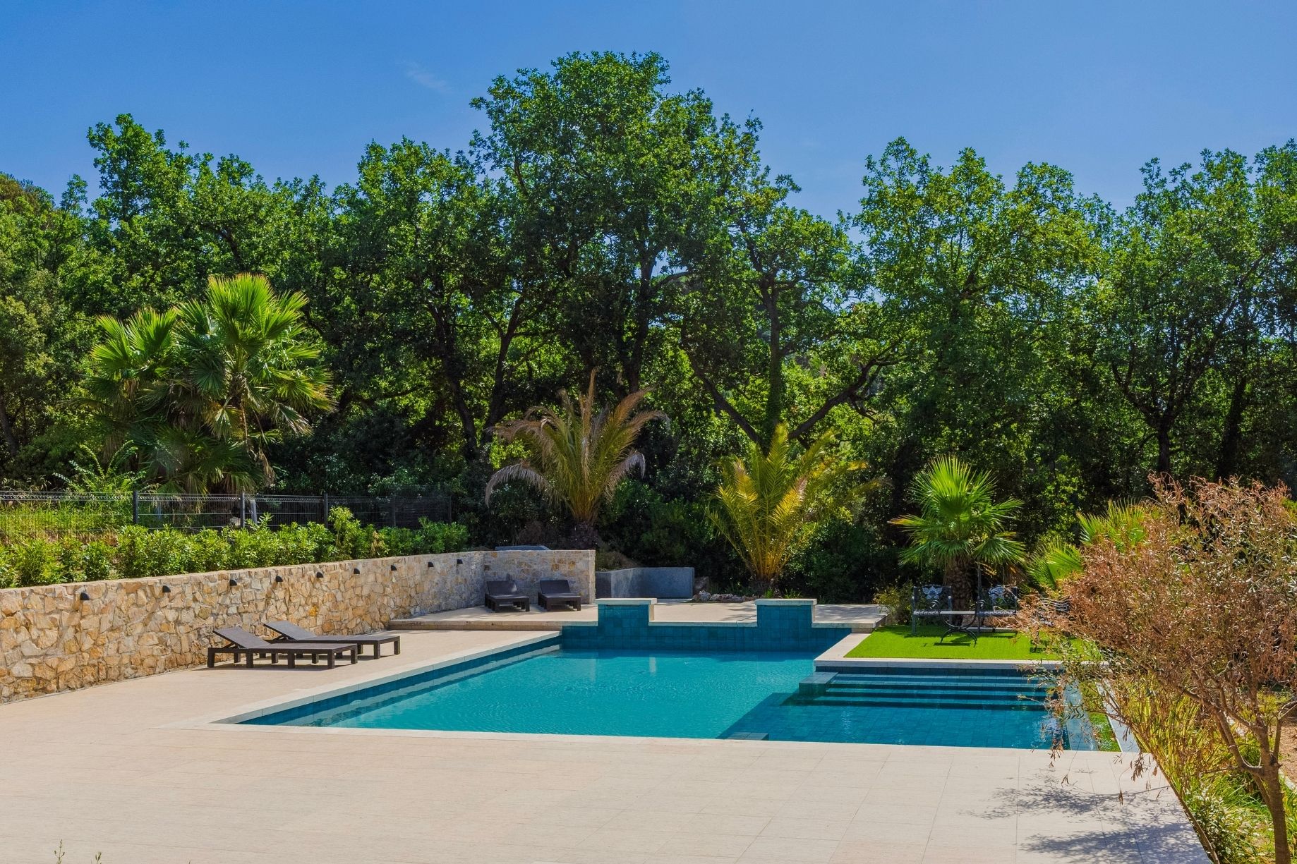 Grimaud, Côte d'Azur, France — 2-Bed Maisonette With Sunny Terrace & Heated Pool — photo 3