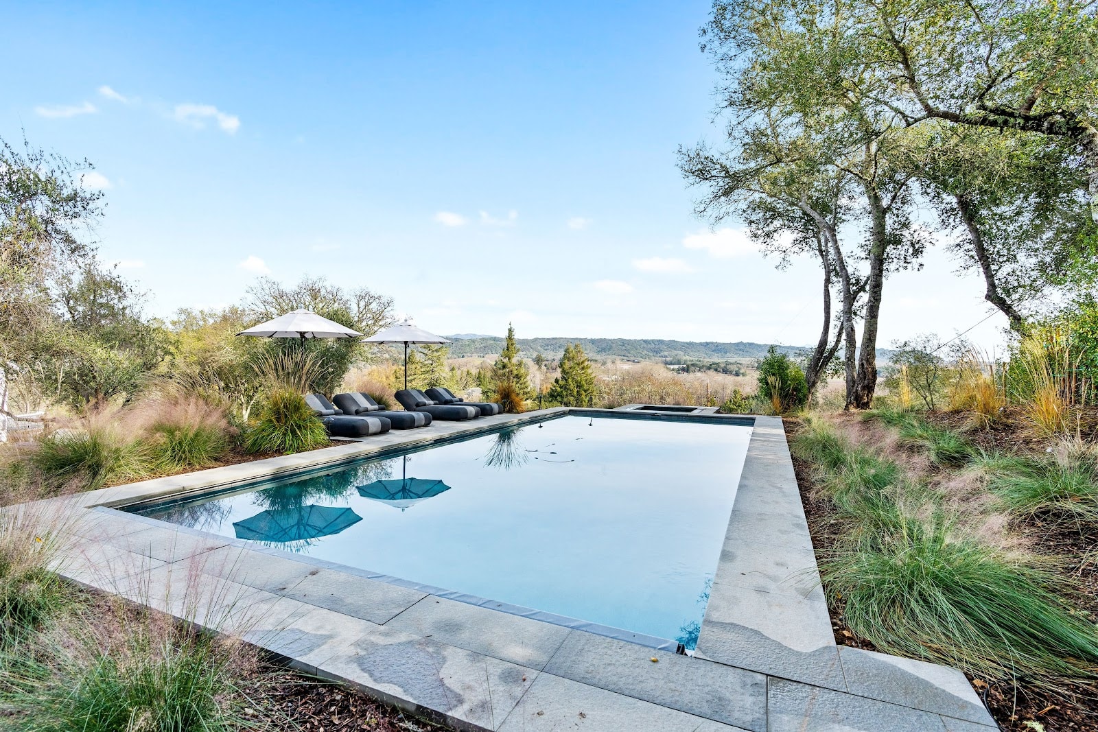 Healdsburg, California, EE. UU. — Casa con 4 dormitorios y piscina 3
