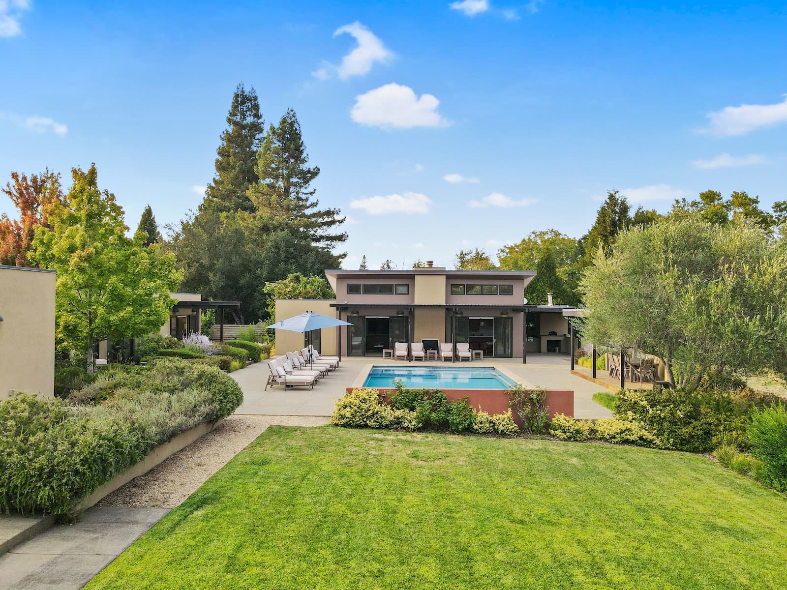 Healdsburg, California, USA — 5-Bed House