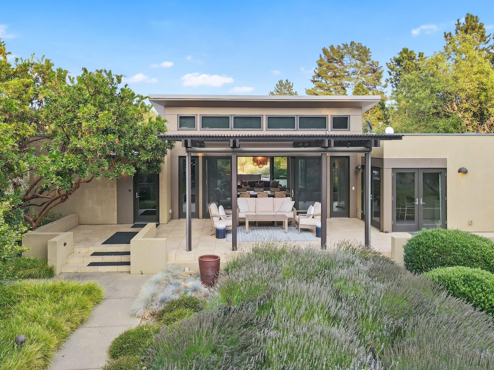 Healdsburg, California, USA — 5-Bed House 3