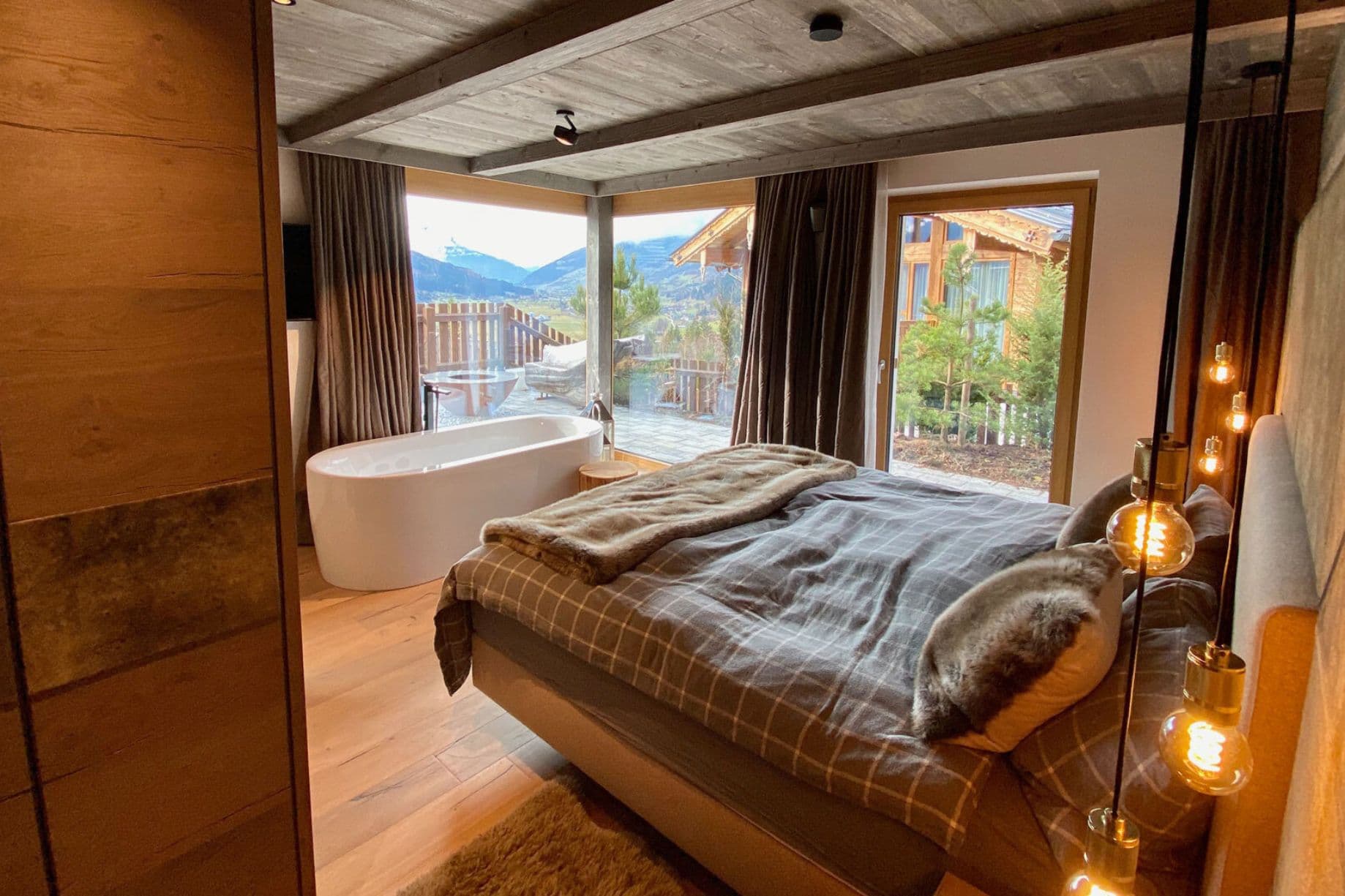 Hollersbach, Pinzgau, Austria — 3-Bed Chalet With Hot Tub 3