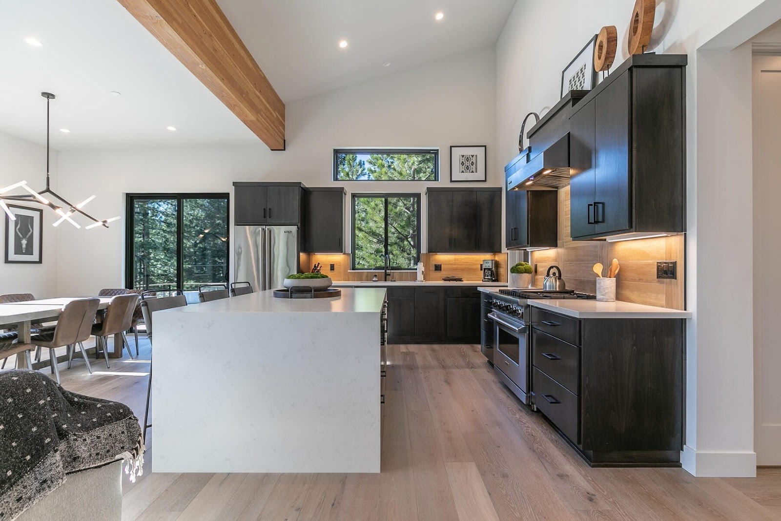 Incline Village, Nevada, USA — 4-Bed House With Hot Tub — photo 2