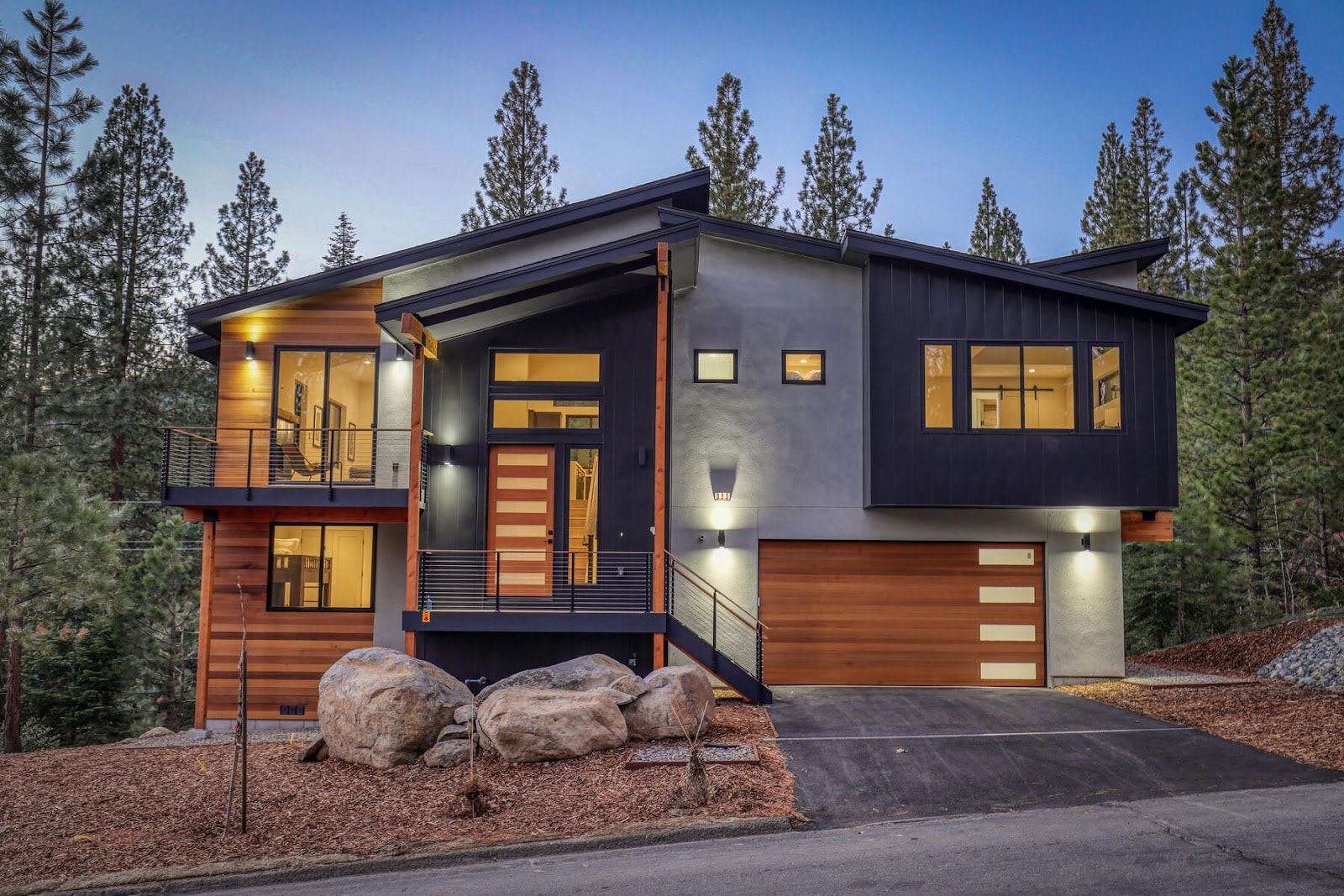 Incline Village, Nevada, USA — 4-Bed House With Hot Tub — photo 1