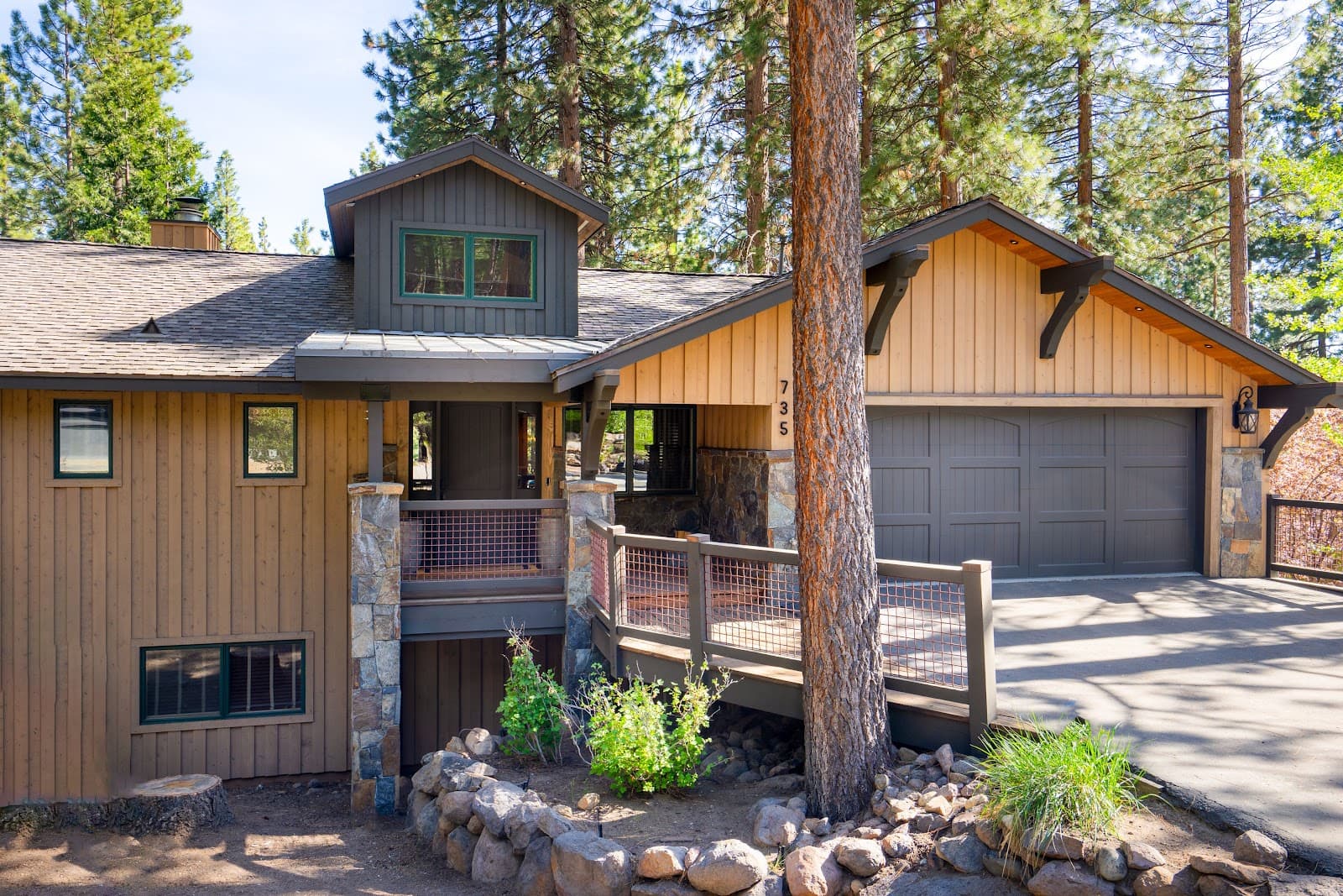 Incline Village, Nevada, USA — 5-Bed House With Hot Tub 2