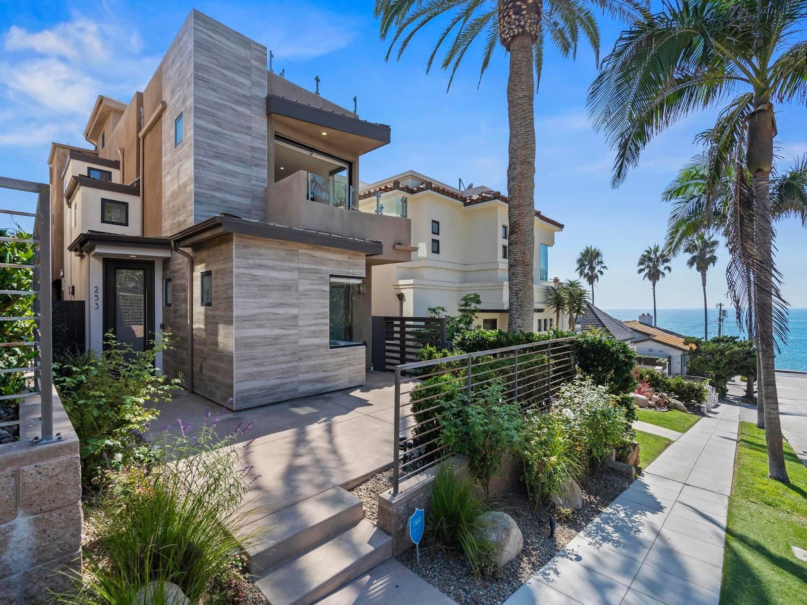 La Jolla, California, USA — 3-Bed House With Beach Access