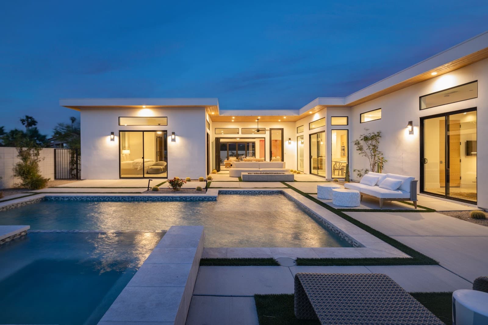 La Quinta, California, USA — 4-Bed House With Pool