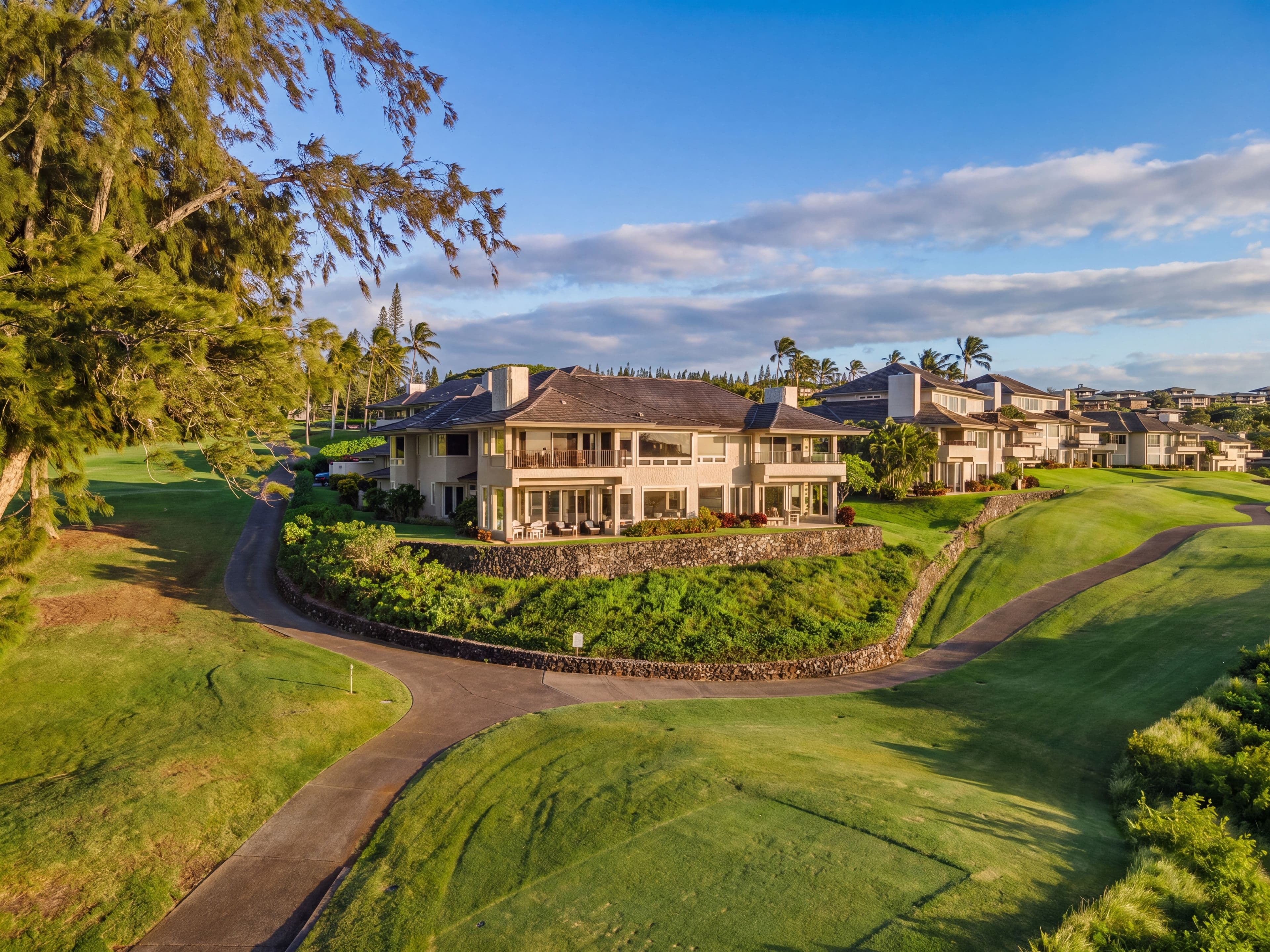 Lahaina, Hawaii, USA — 3-Bed Resort Villa With Golf and Ocean Views 2