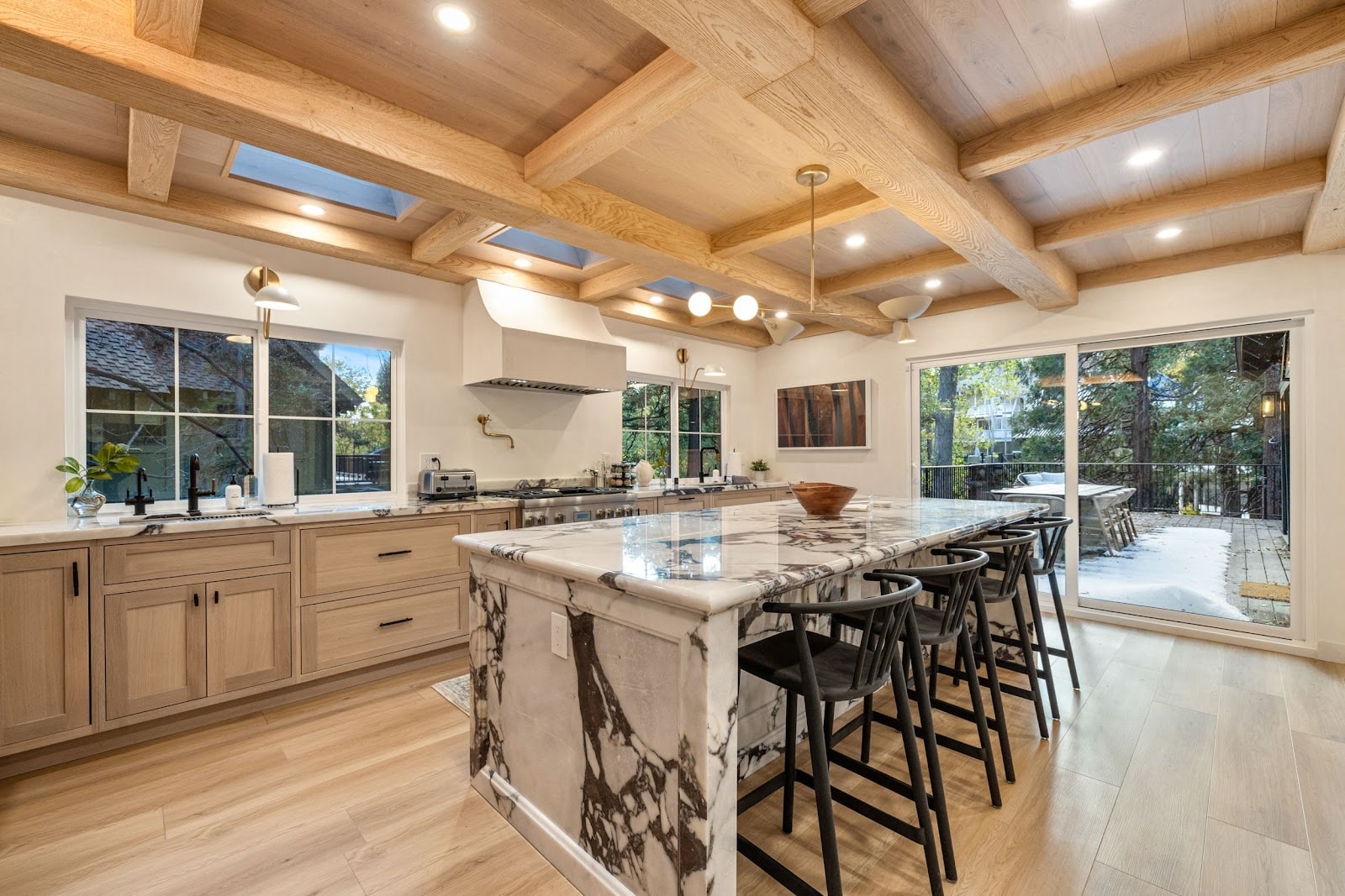 Lake Arrowhead, California, USA — 4-Bed House With Fireplace 2