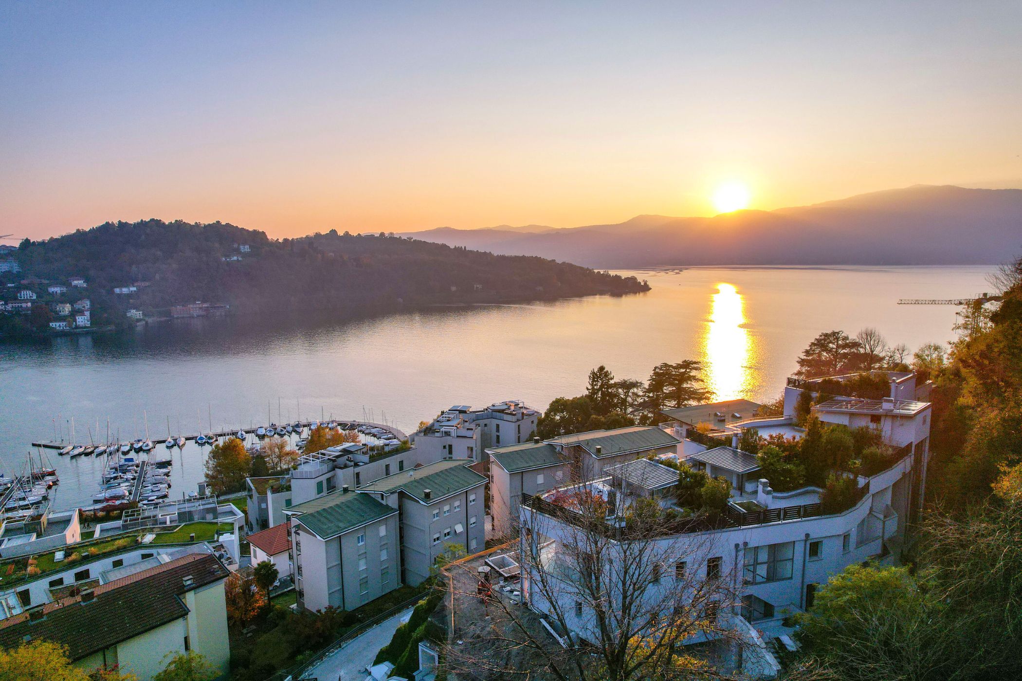 Laveno, Lago Maggiore, Italie — Appartement avec 1 chambre et piscine — photo 1
