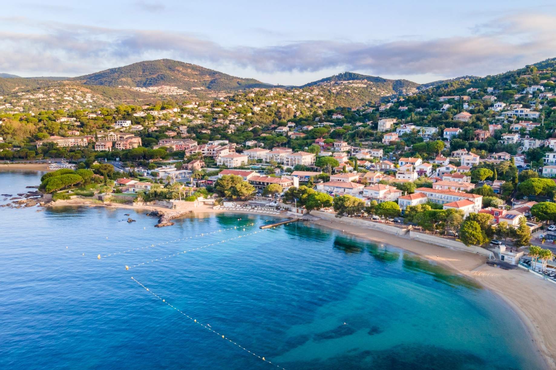 Les Issambres, Côte d'Azur, Frankreich — Terrassenwohnung mit 2 Schlafzimmern, sonniger Terrasse und Pool
