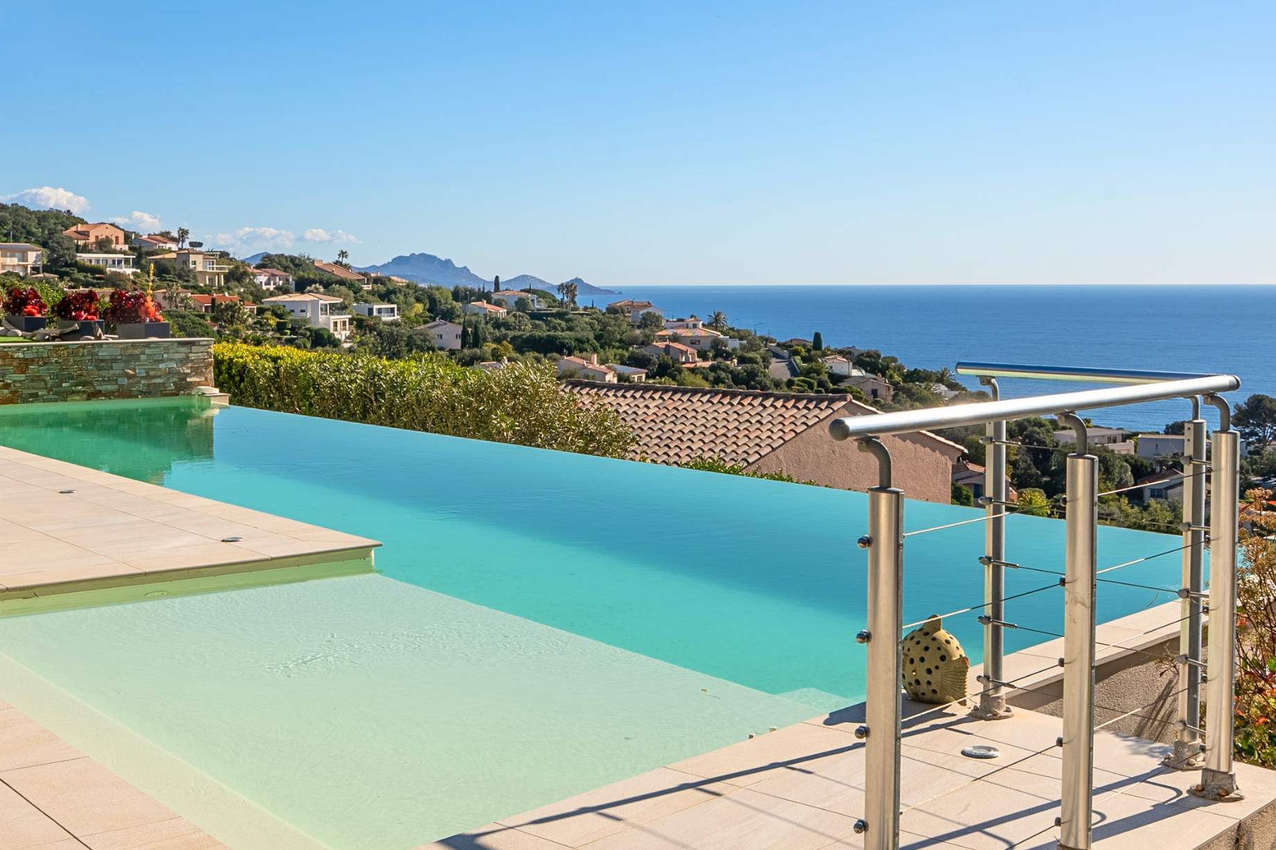 Les Issambres, Côte d'Azur, Frankreich — Villa mit 3 Schlafzimmern, Panorama-Meerblick und Infinity-Pool — photo 3