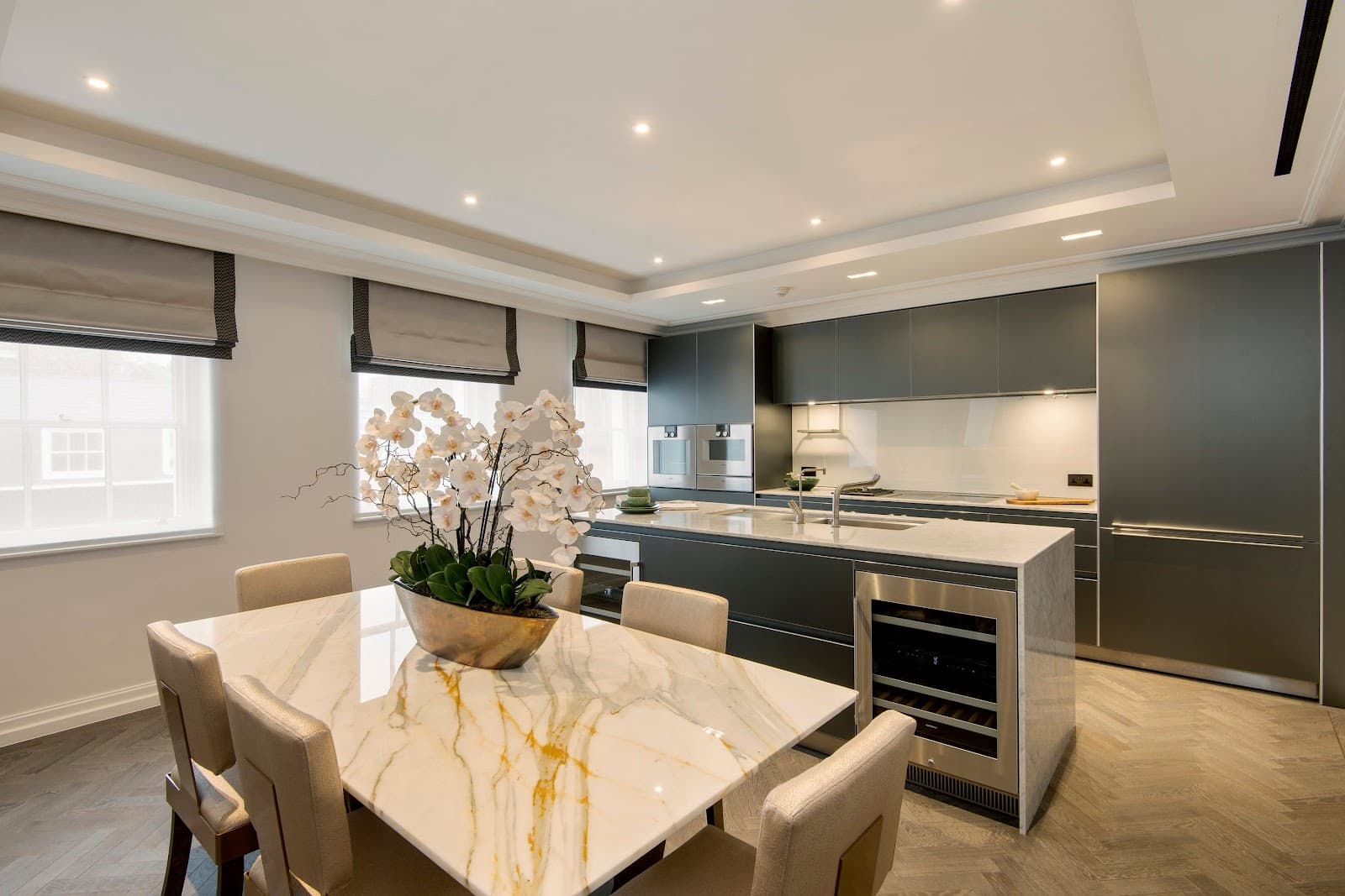 London, England — 3-Bed Apartment With Terrace 3