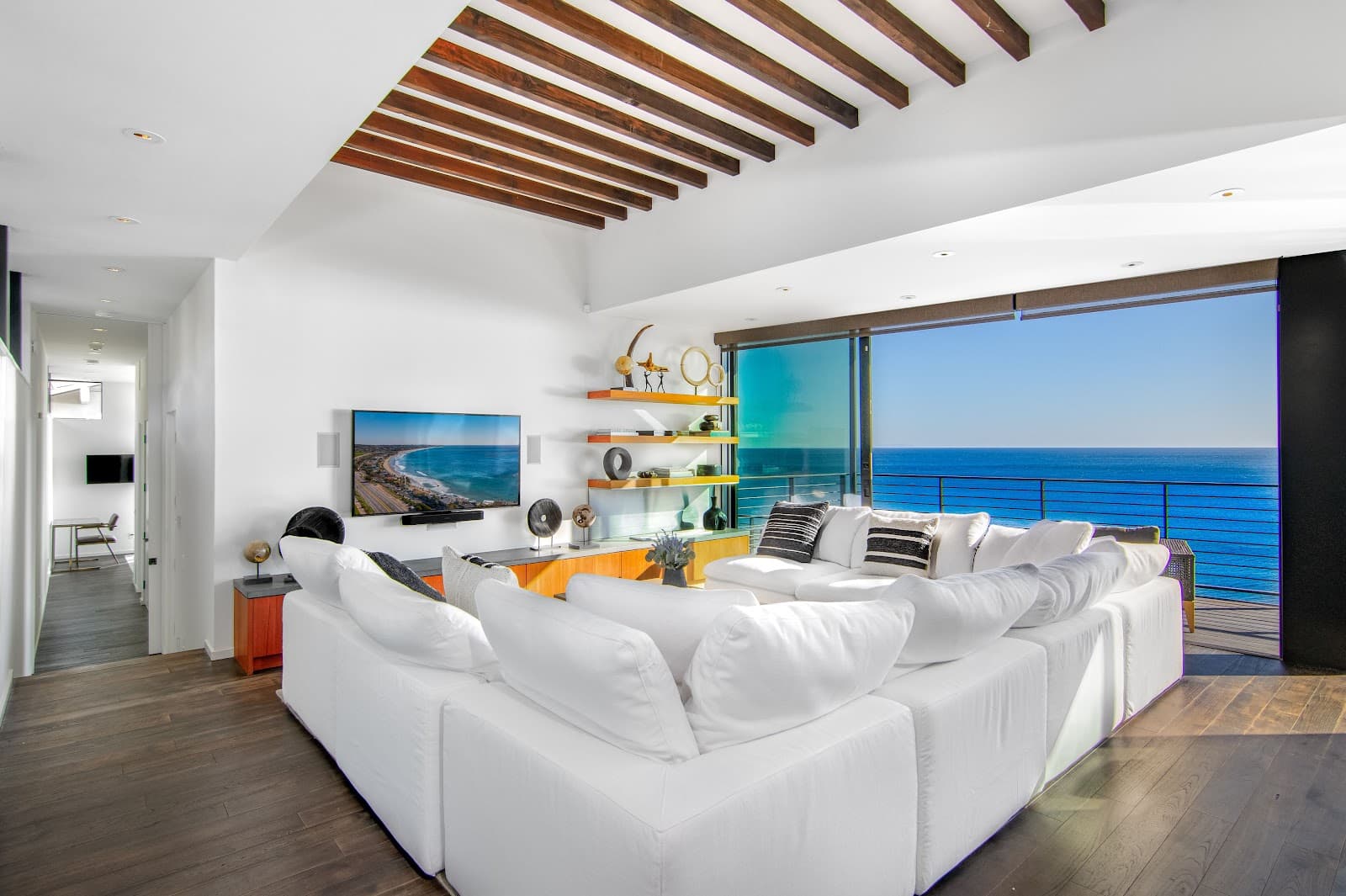 Malibu, California, USA — 3-Bed House With Beach Access