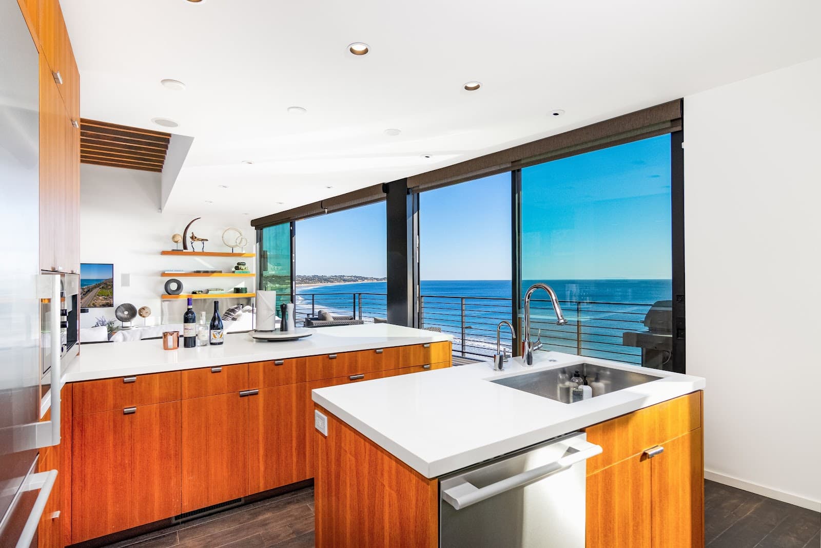 Malibu, California, USA — 3-Bed House With Beach Access 2