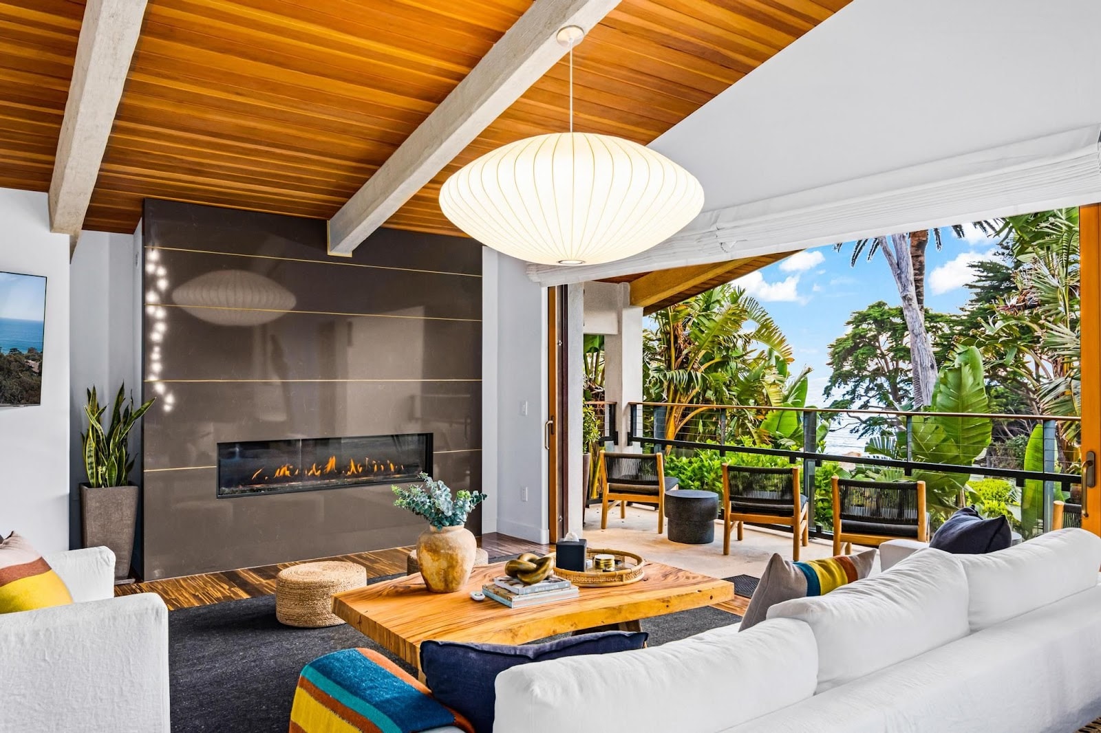 Malibu, Californie, États-Unis — Maison avec 3 chambres et piscine à débordement — photo 1