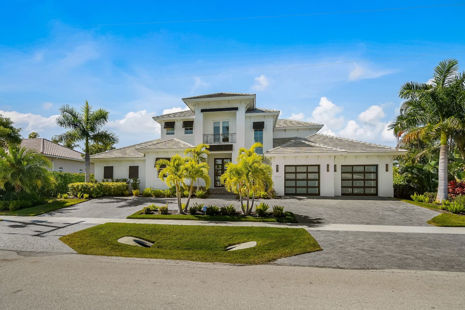 Marco Island, Floride, États-Unis — Maison De 4 Chambres Avec Piscine À Débordement