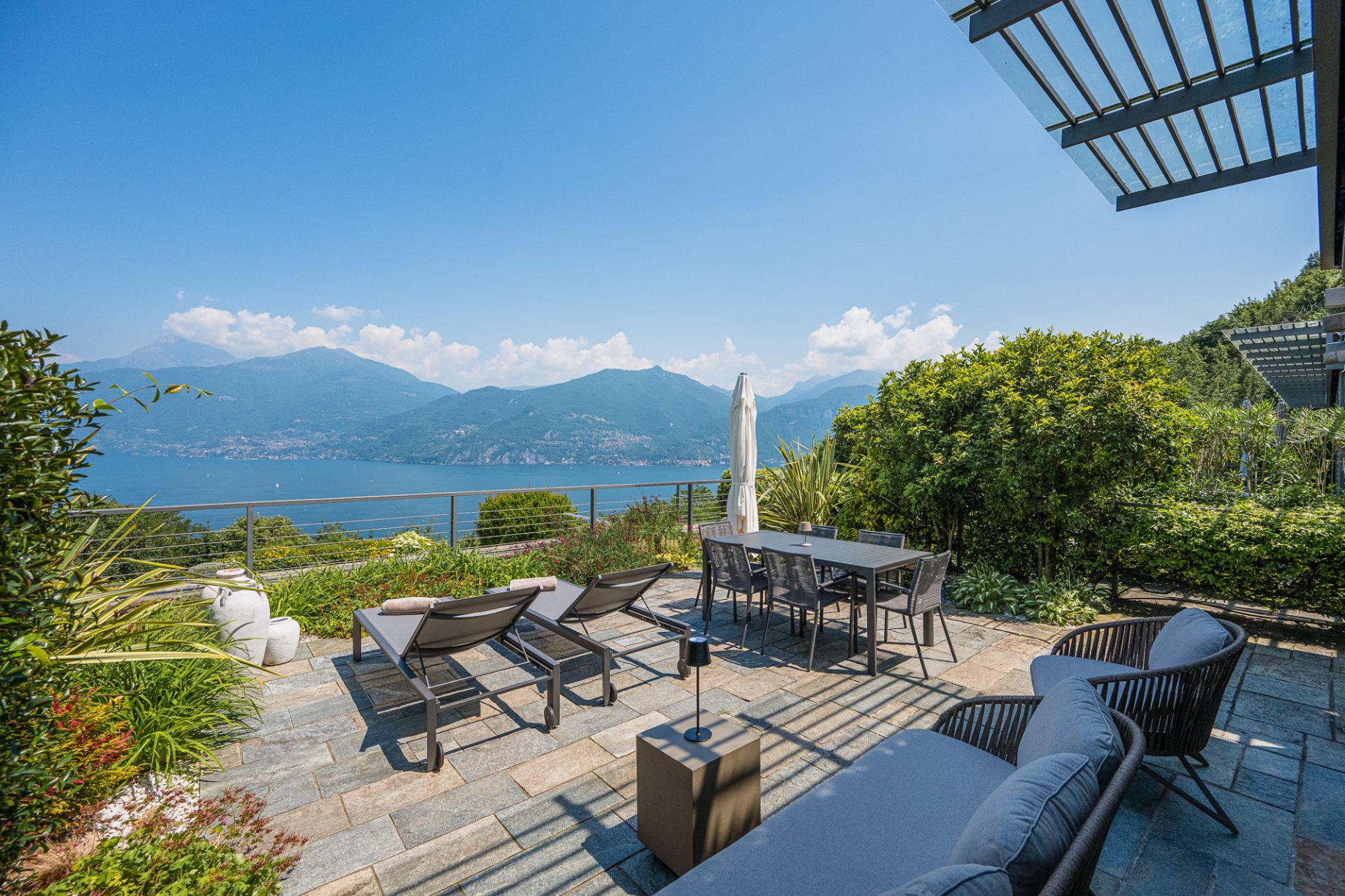 Menaggio, Comer See, Italien — Terrassenwohnung mit 1 Schlafzimmer und Panorama-Seeblick