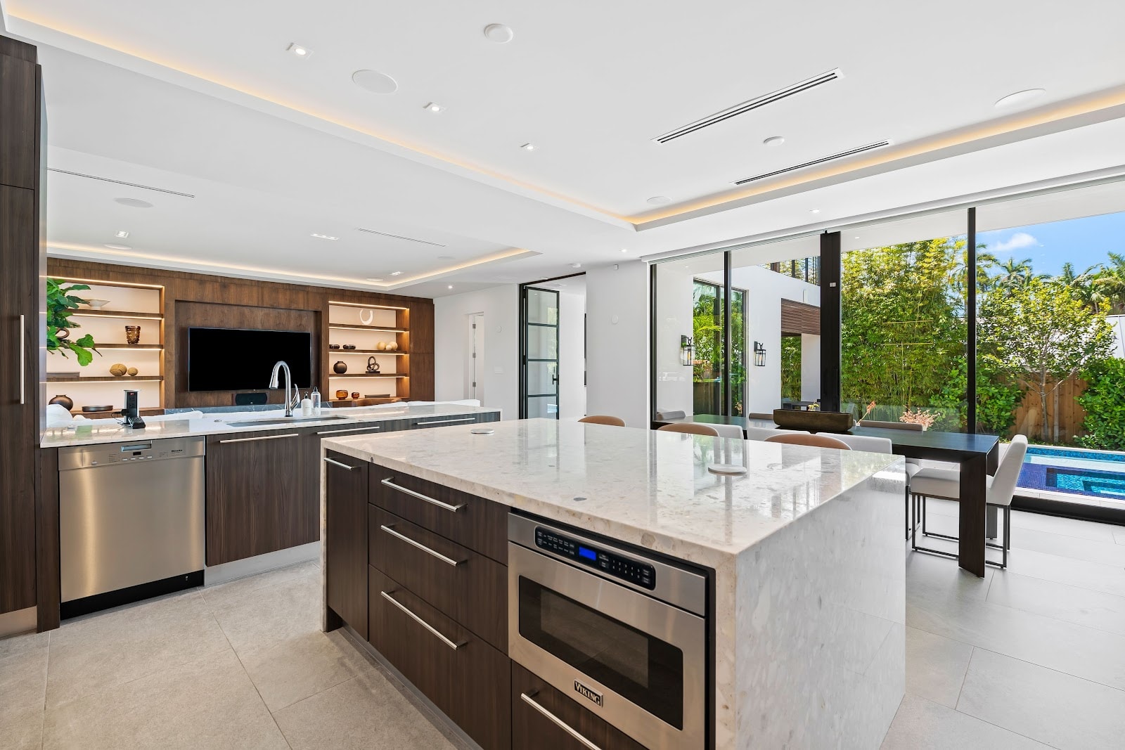 Miami Beach, Florida, USA — Landgut mit 4 Schlafzimmern und Whirlpool — photo 3
