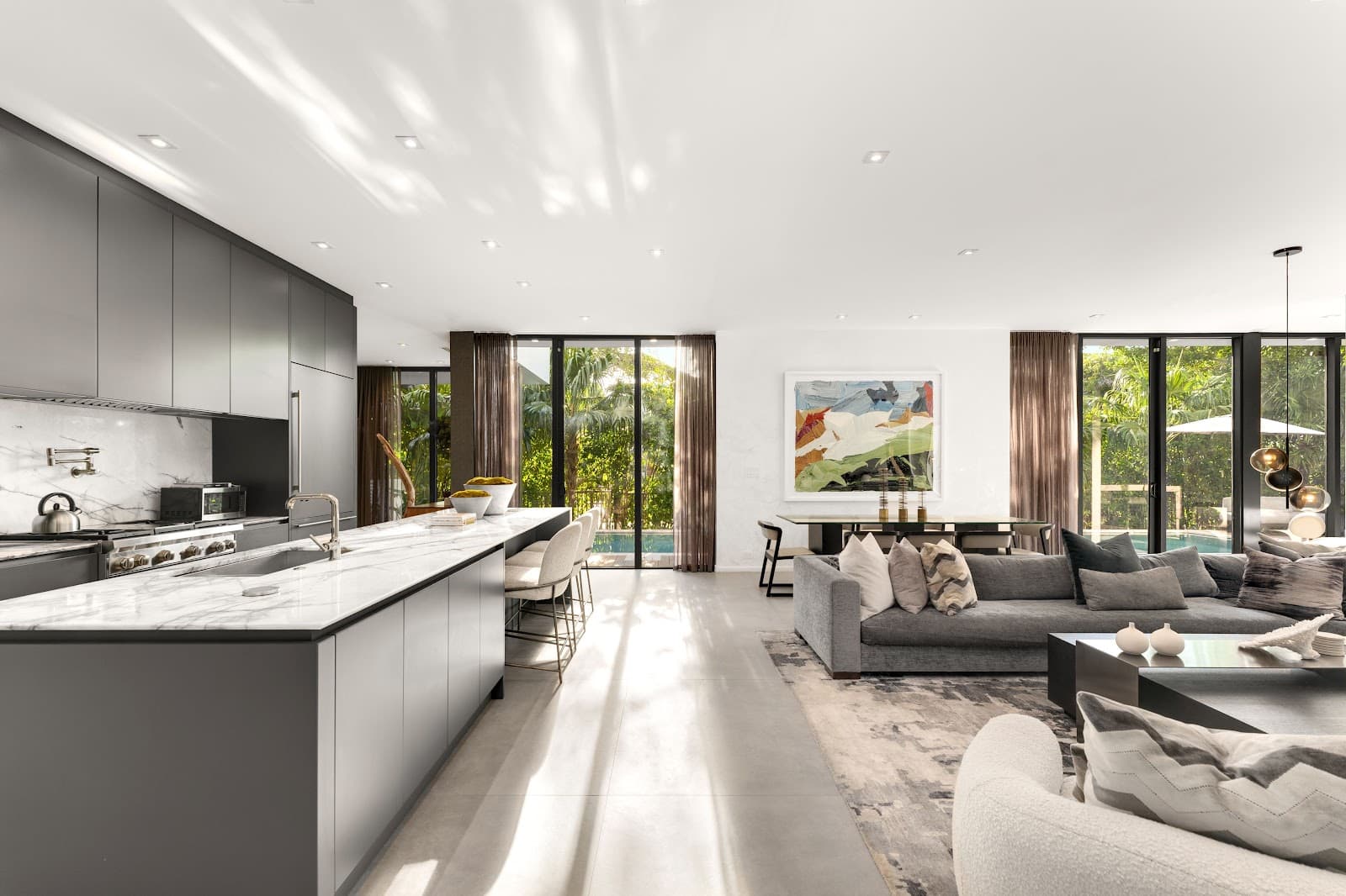 Miami Beach, Florida, USA — 5-Bed House With Pool 3