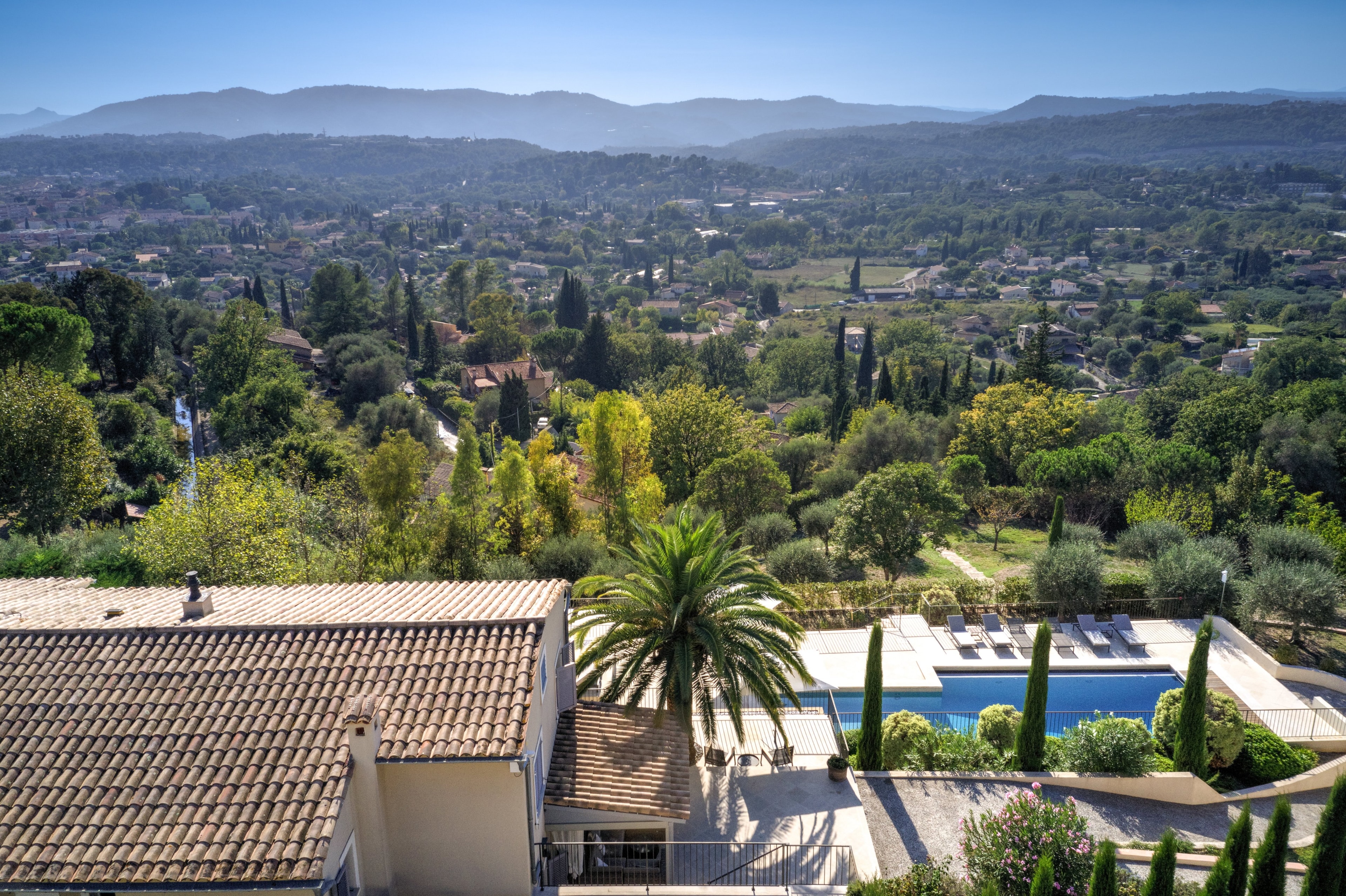 Mouans-Sartoux, Côte d'Azur, France — 7-Bed Villa With Sea Views — photo 2