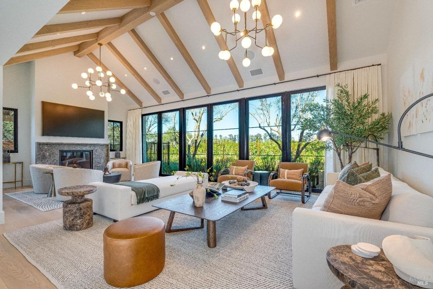 Napa, California, USA — 4-Bed House With Pool 3