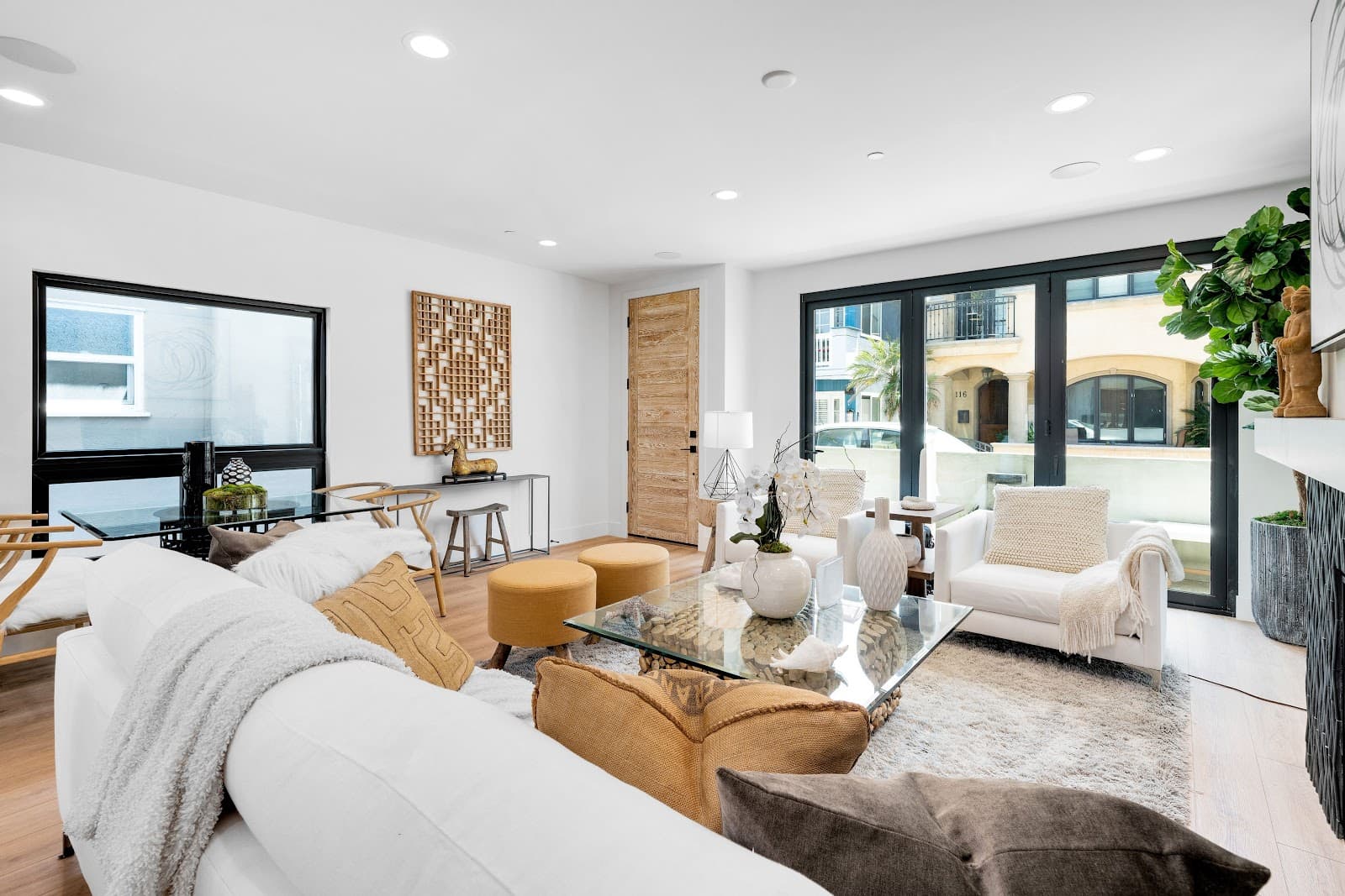 Newport Beach, California, USA — 3-Bed House With Beach Access 3