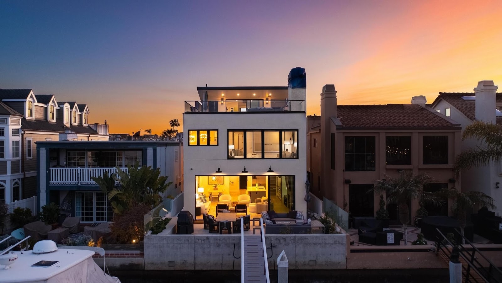 Newport Beach, Californie, États-Unis — Maison avec 4 chambres et accès à la plage — photo 1